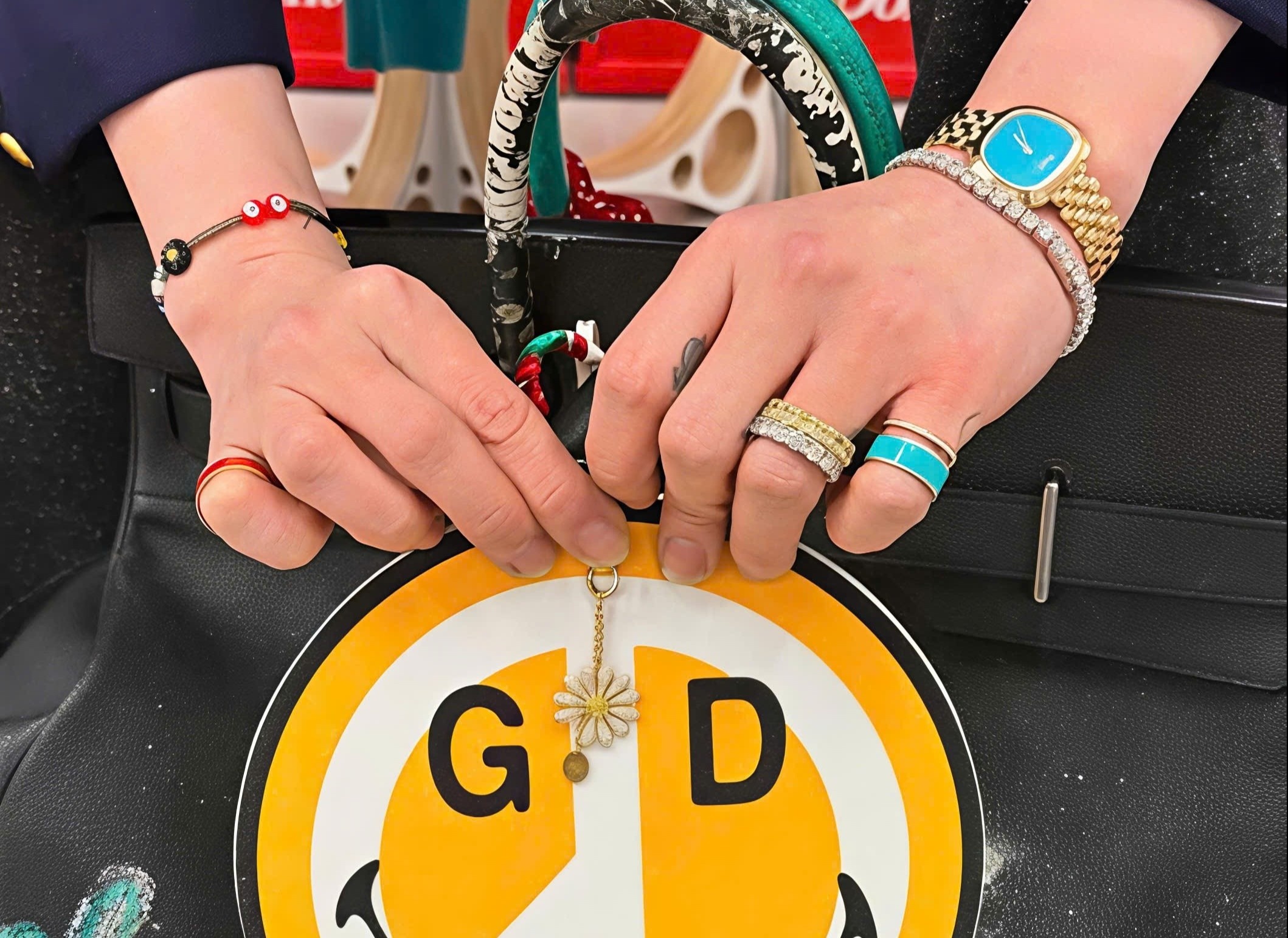 G-Dragon me deo mot mau dong ho nu tu Piaget hinh anh