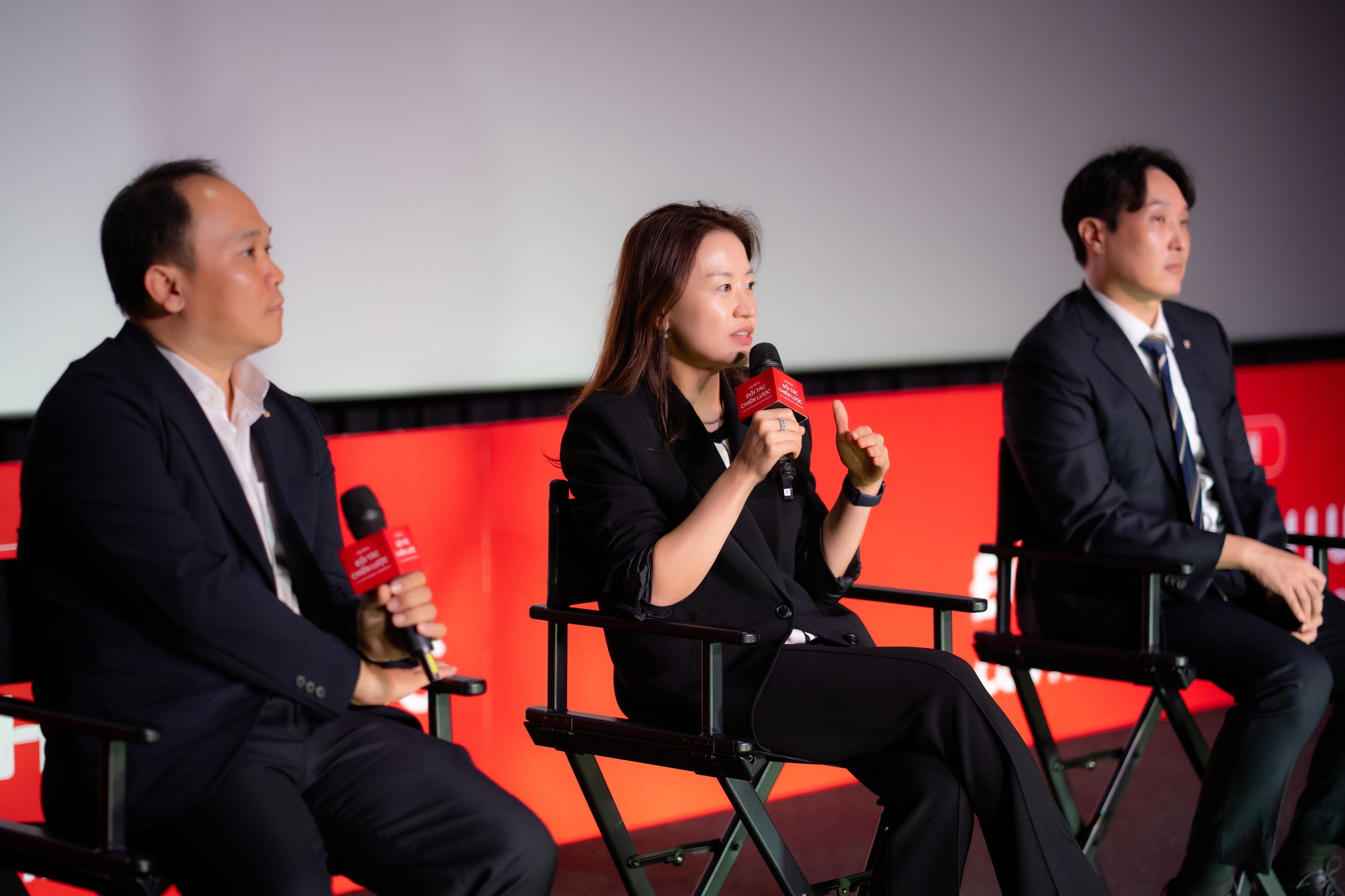 CGV chia se buc tranh toan canh thi truong dien anh Viet hinh anh