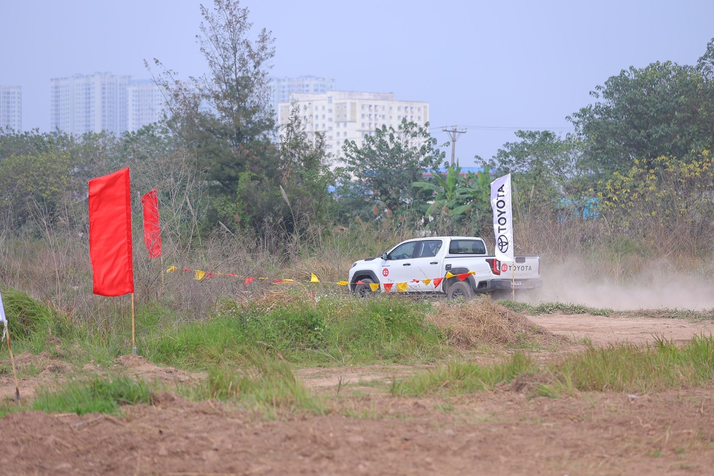 Toyota Hilux anh 2