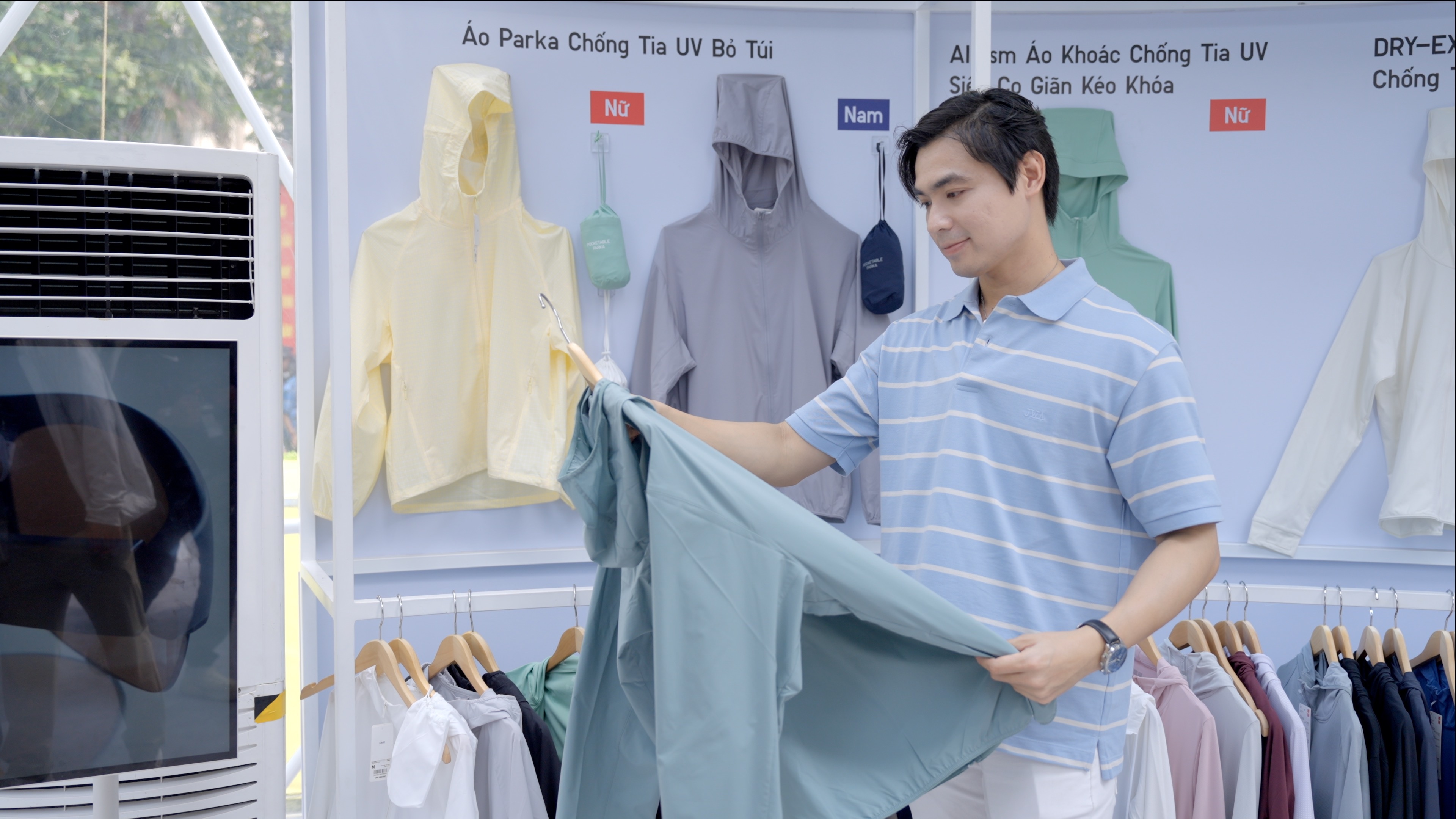 Giai ma ‘vu tru’ cong nghe dang sau lop vai chong nang cua Uniqlo hinh anh