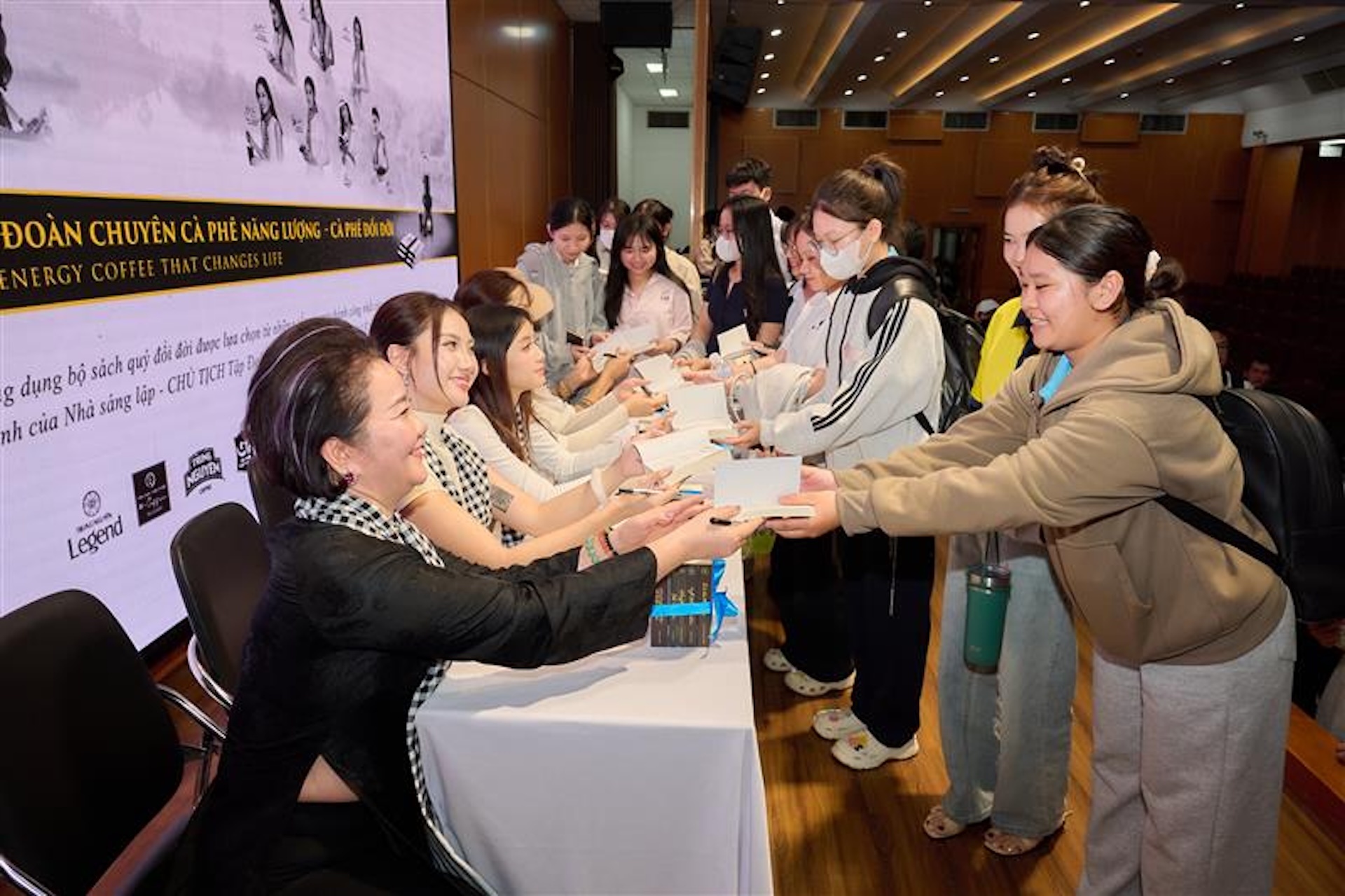 Hanh trinh,  Tu Trai Tim anh 4