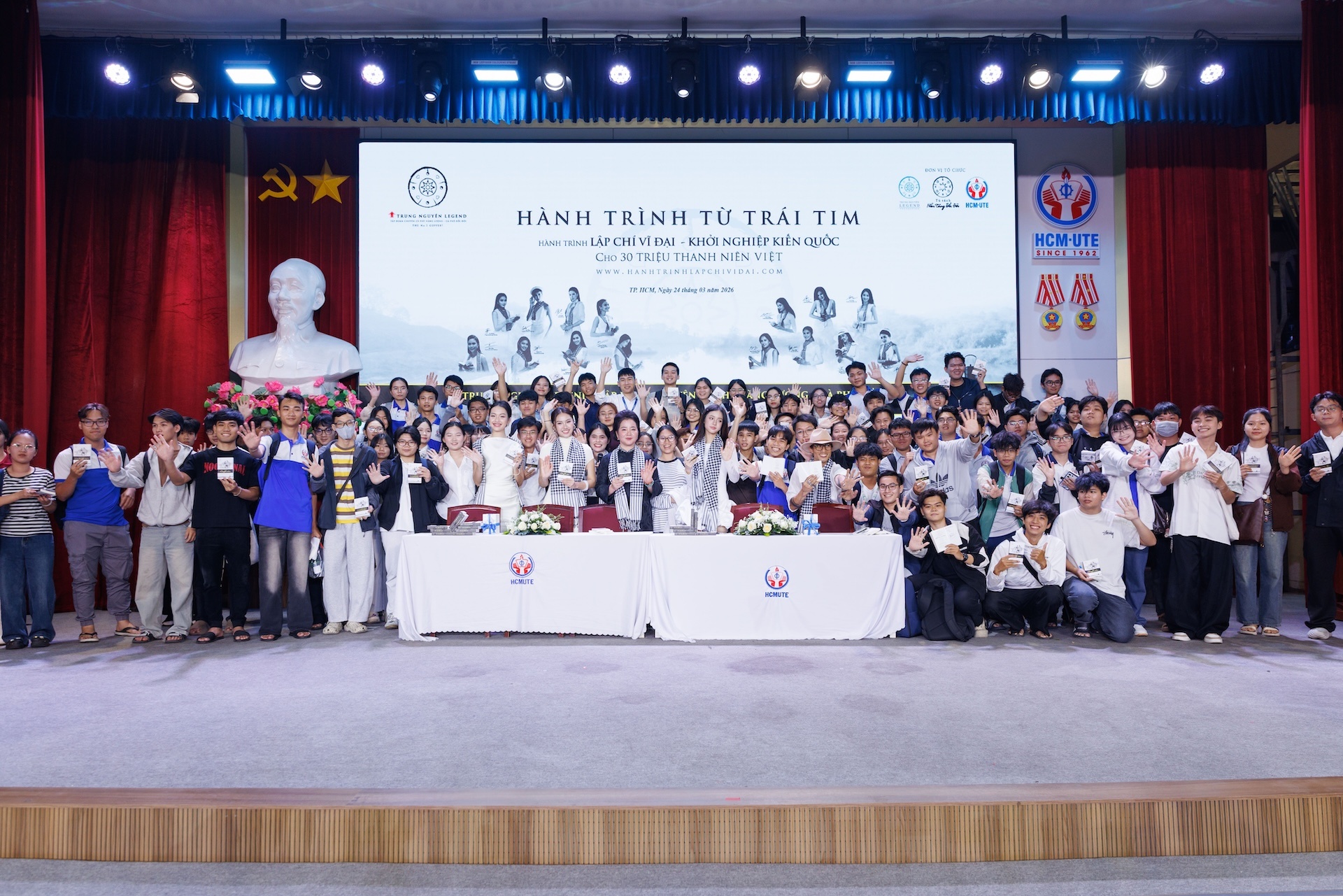 Hanh trinh,  Tu Trai Tim anh 1