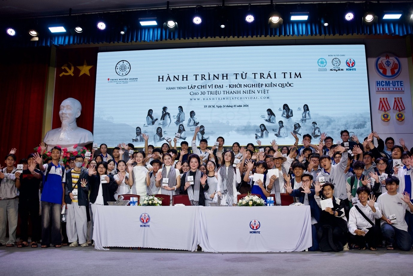 Hanh trinh Tu Trai Tim lan toa tri thuc va ‘mat ma thanh cong’ thoi AI hinh anh