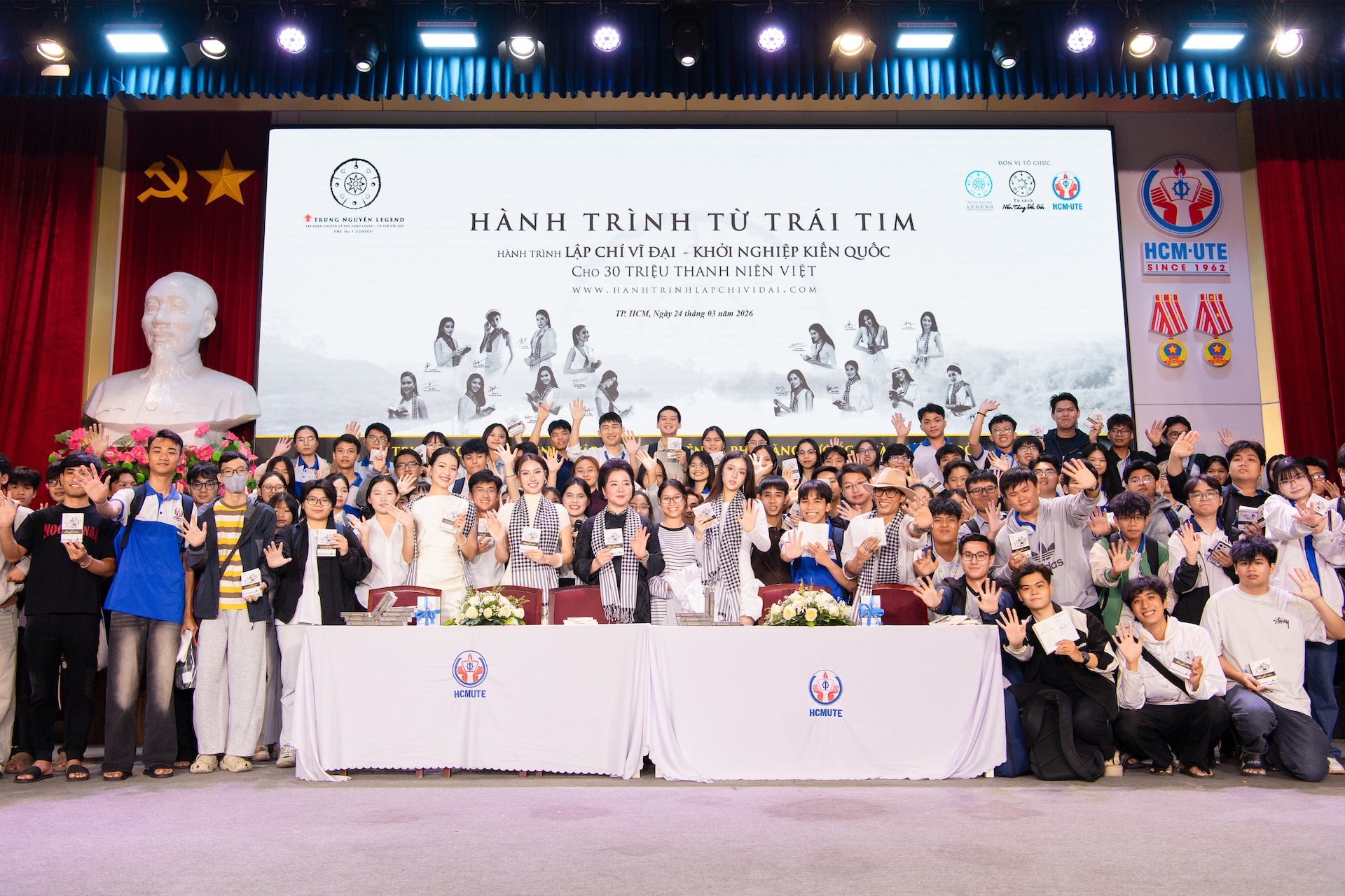 hanh trinh,  Tu Trai Tim anh 1