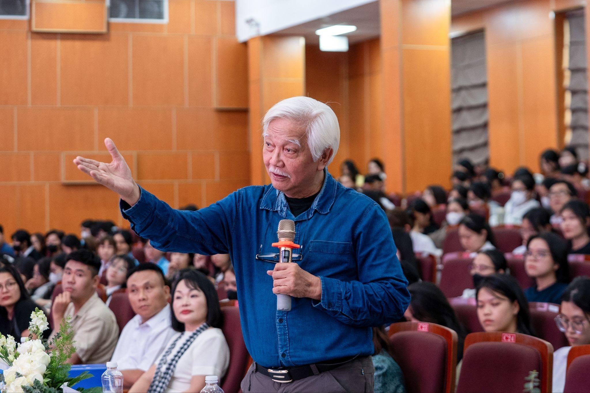 Nha su hoc Duong Trung Quoc: ‘Thoi dai tri tue nhan tao, chi bang hoc’ hinh anh