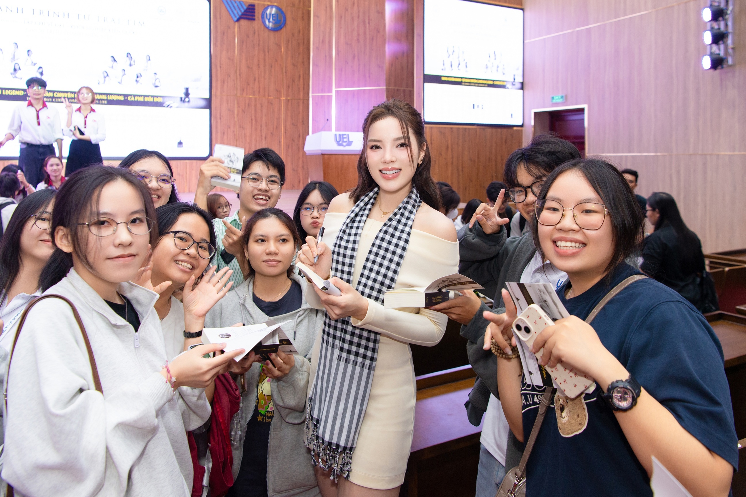 Hanh trinh Tu Trai Tim anh 4