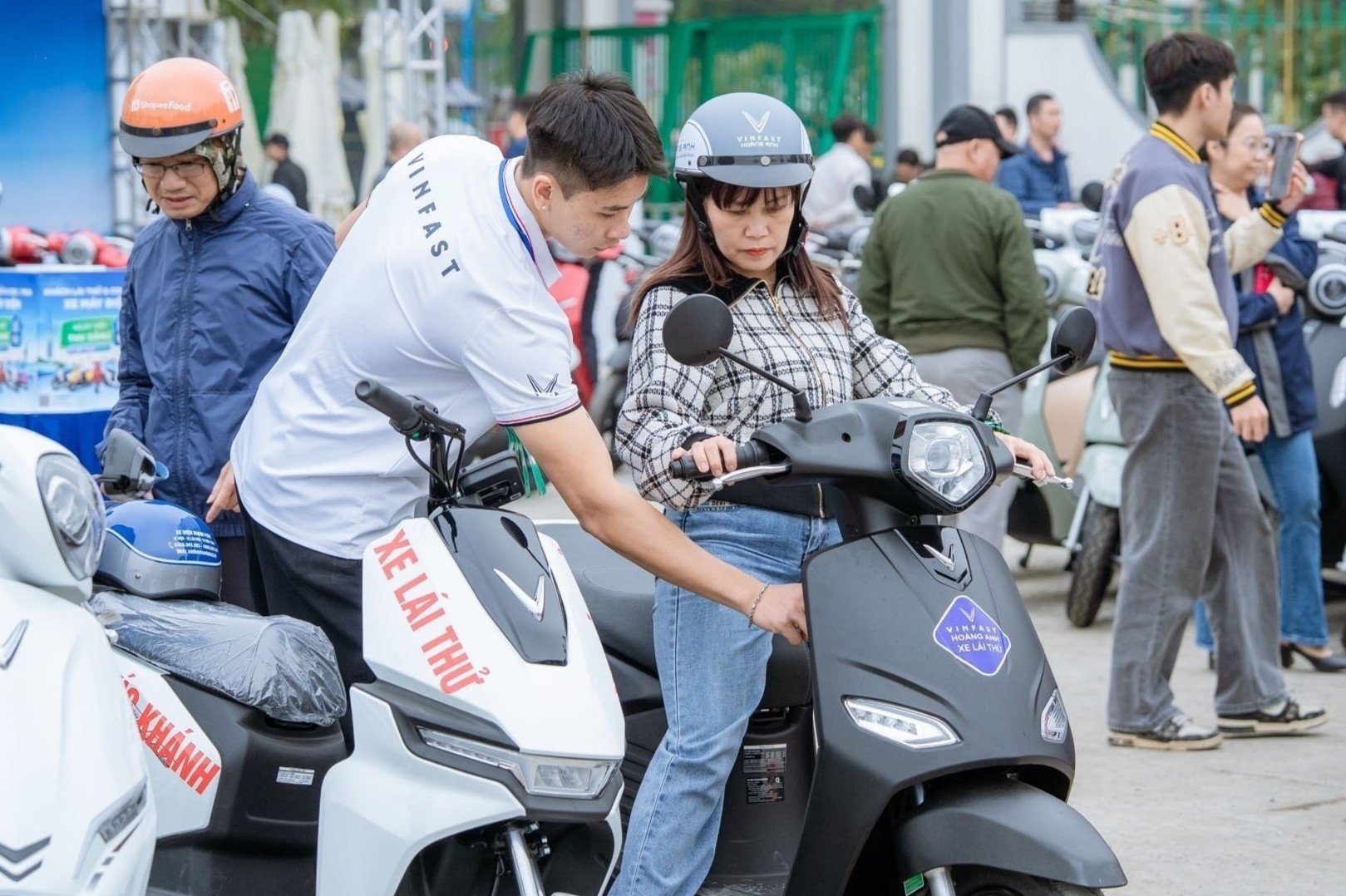 Xe may dien VinFast lap ky luc doanh so hinh anh