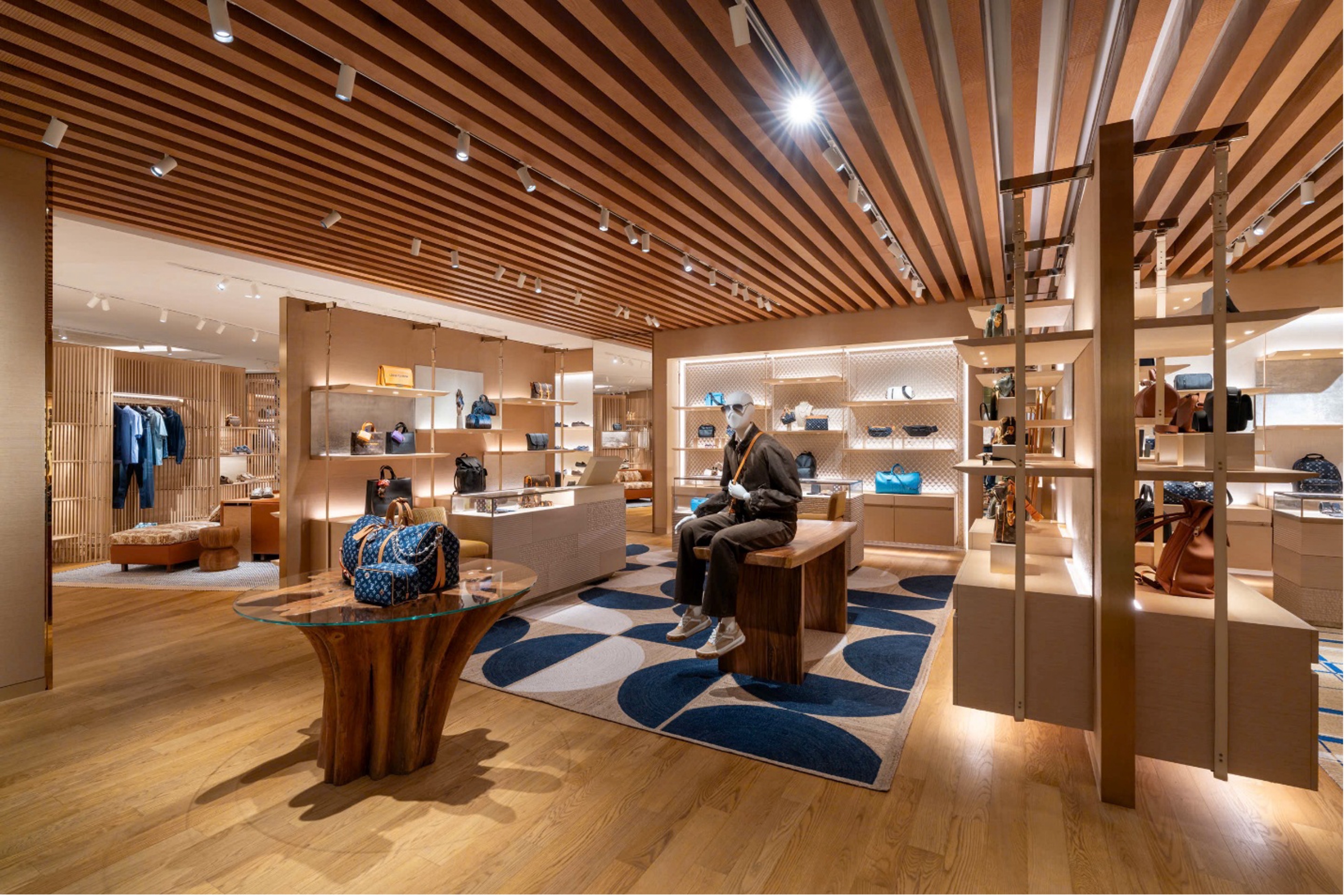 Louis Vuitton Saigon Centre anh 3