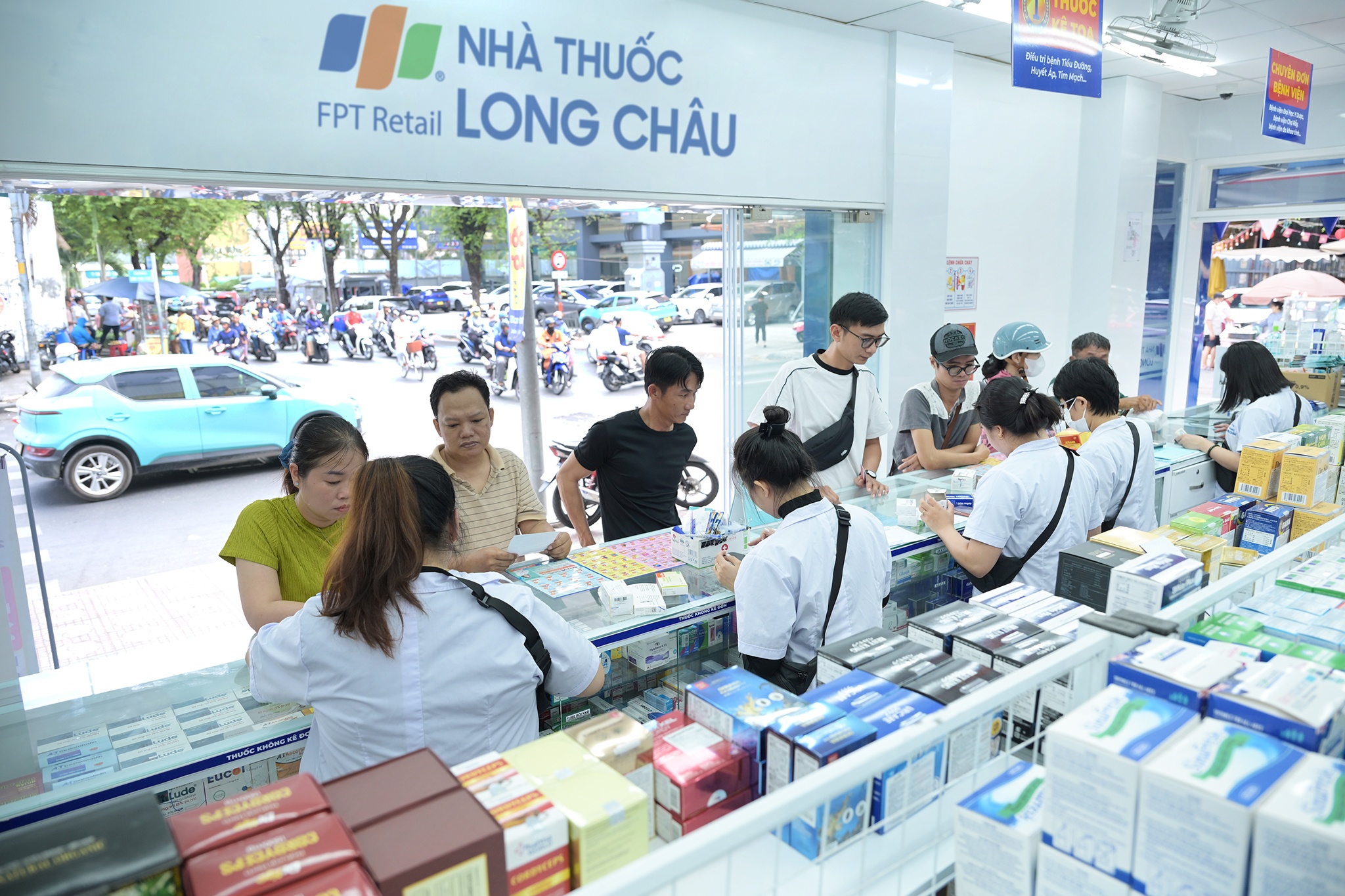 Long Chau tien phong dua thuoc hiem, lieu phap the he moi ve Viet Nam hinh anh