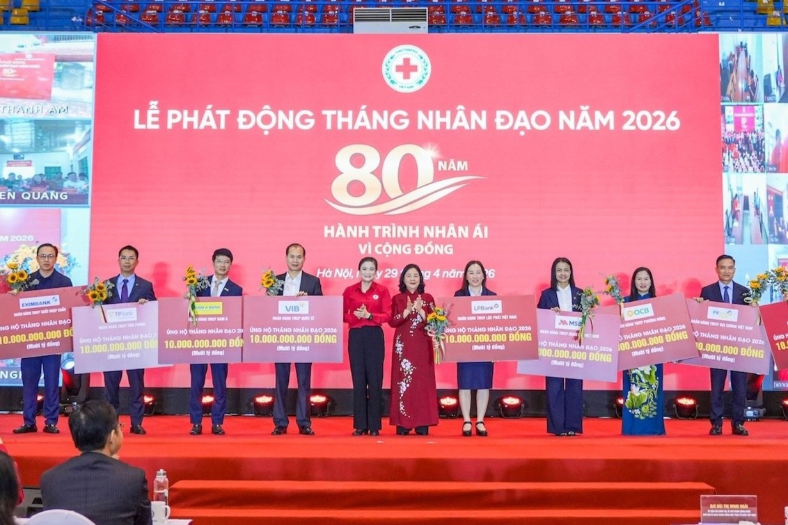 Eximbank trao tang 10 ty dong huong ung thang Nhan dao hinh anh