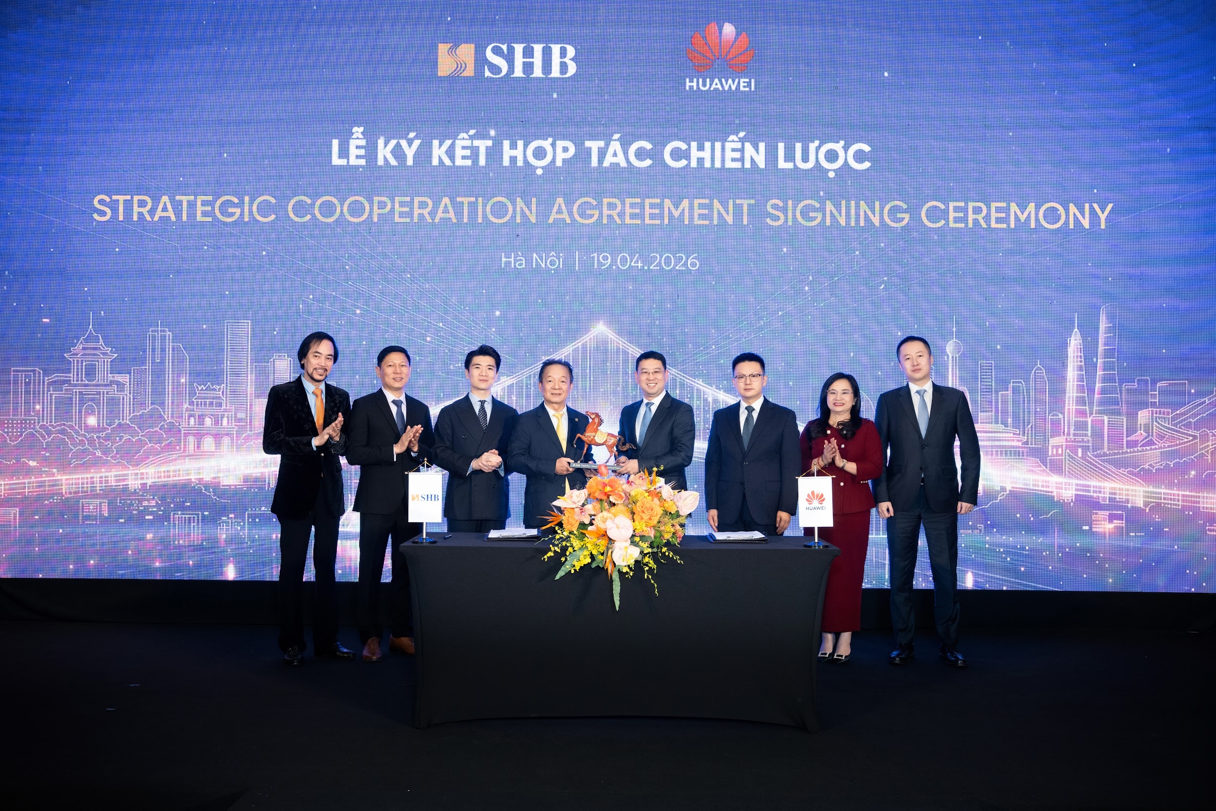 SHB hop tac chien luoc voi Huawei hinh anh