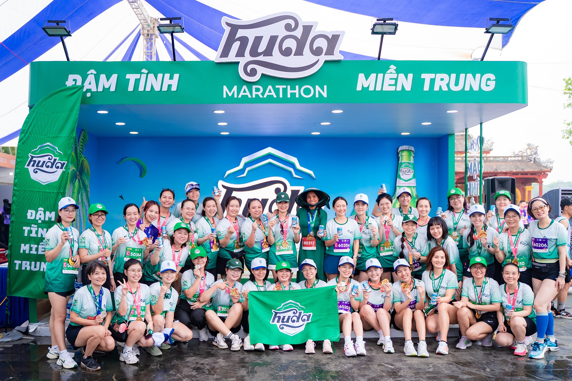 Carlsberg Viet Nam 'thap sang' duong chay VnExpress Marathon Hue 2026 hinh anh