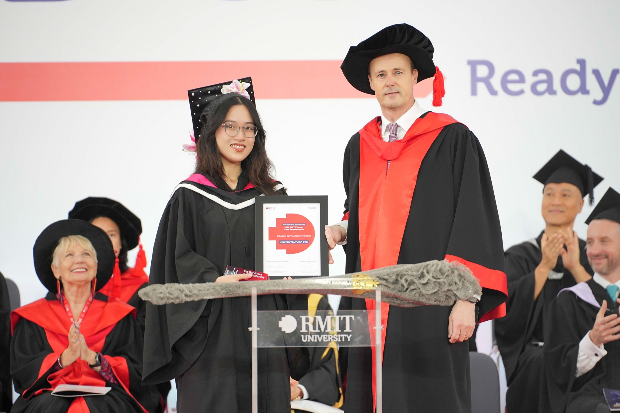 Cu nhan RMIT tu 'bong hoa no cham' den nguoi lanh dao am tham hinh anh