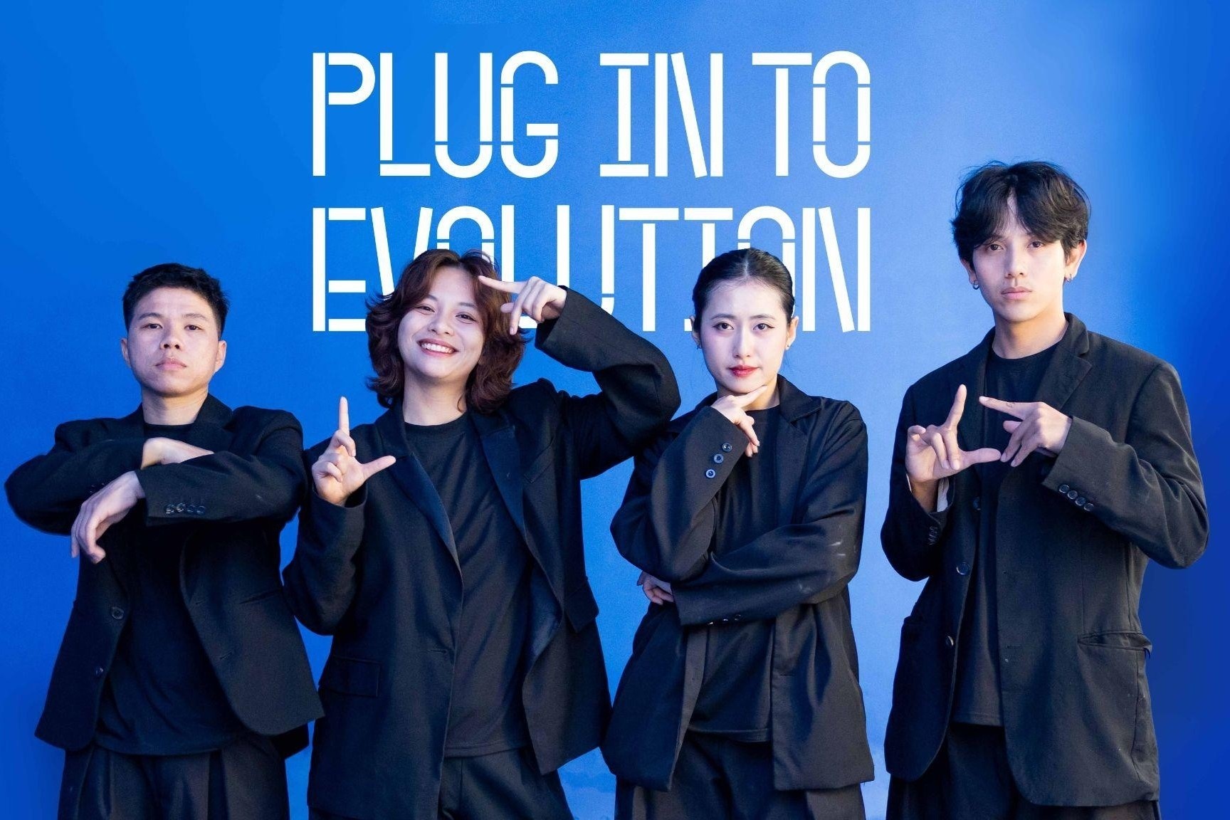 ‘Nuoc’ va nhung ket noi vuot khoi san khau cua Last Fire Crew hinh anh