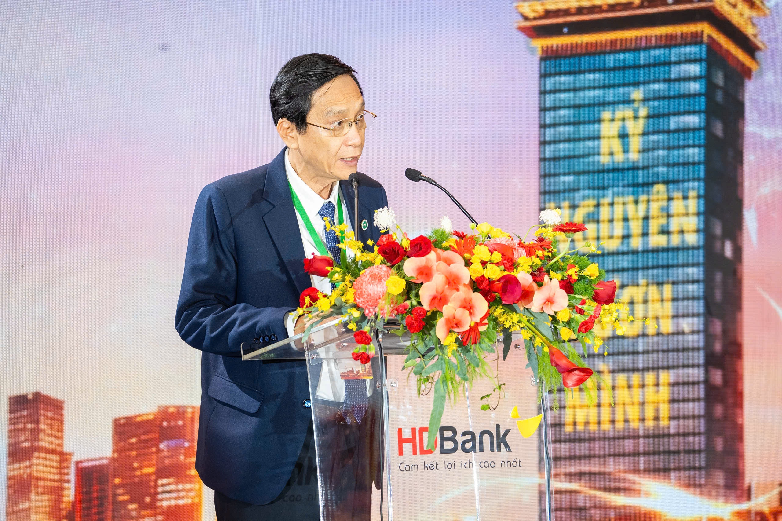 HDBank anh 24