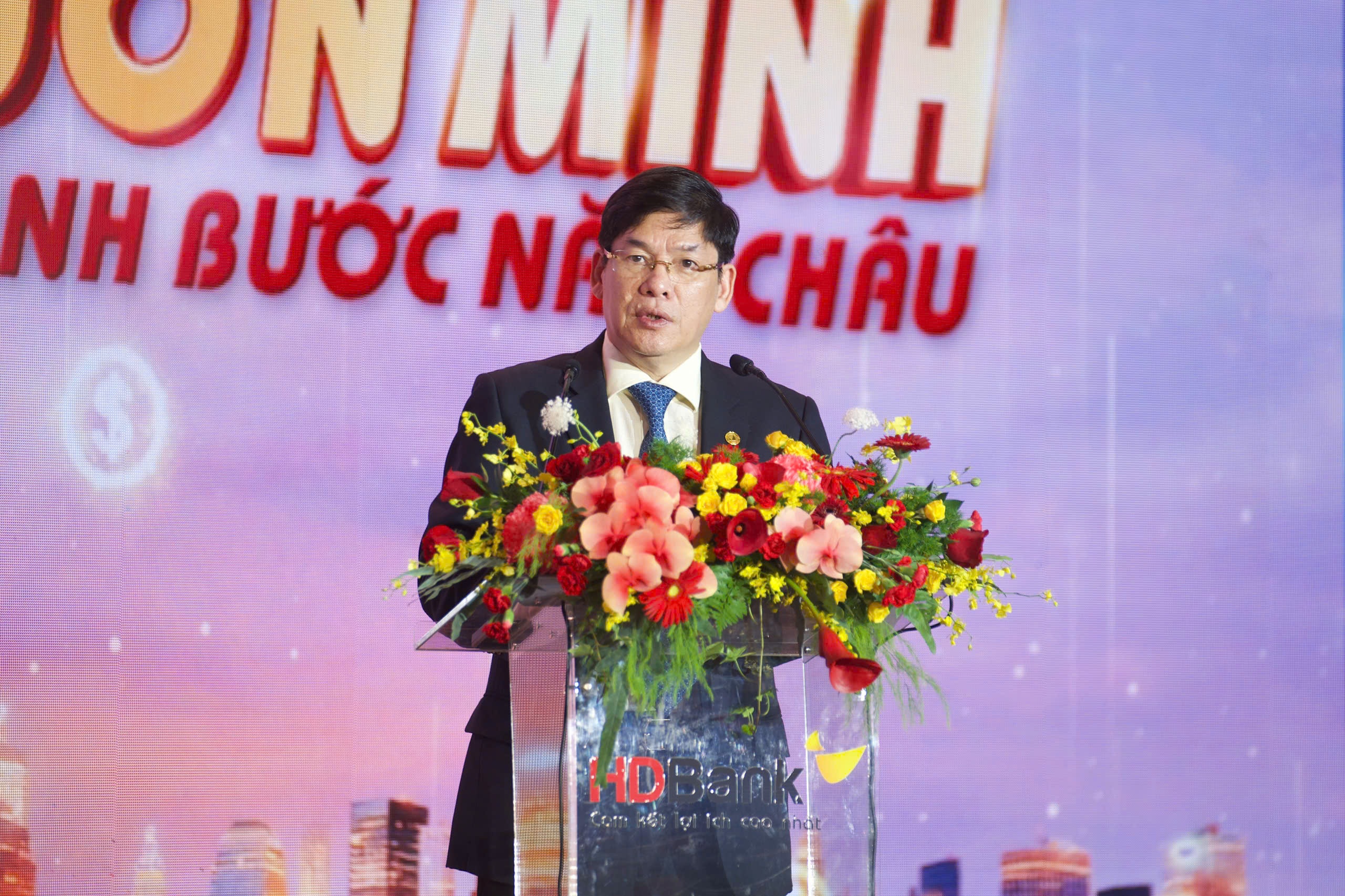 HDBank anh 8