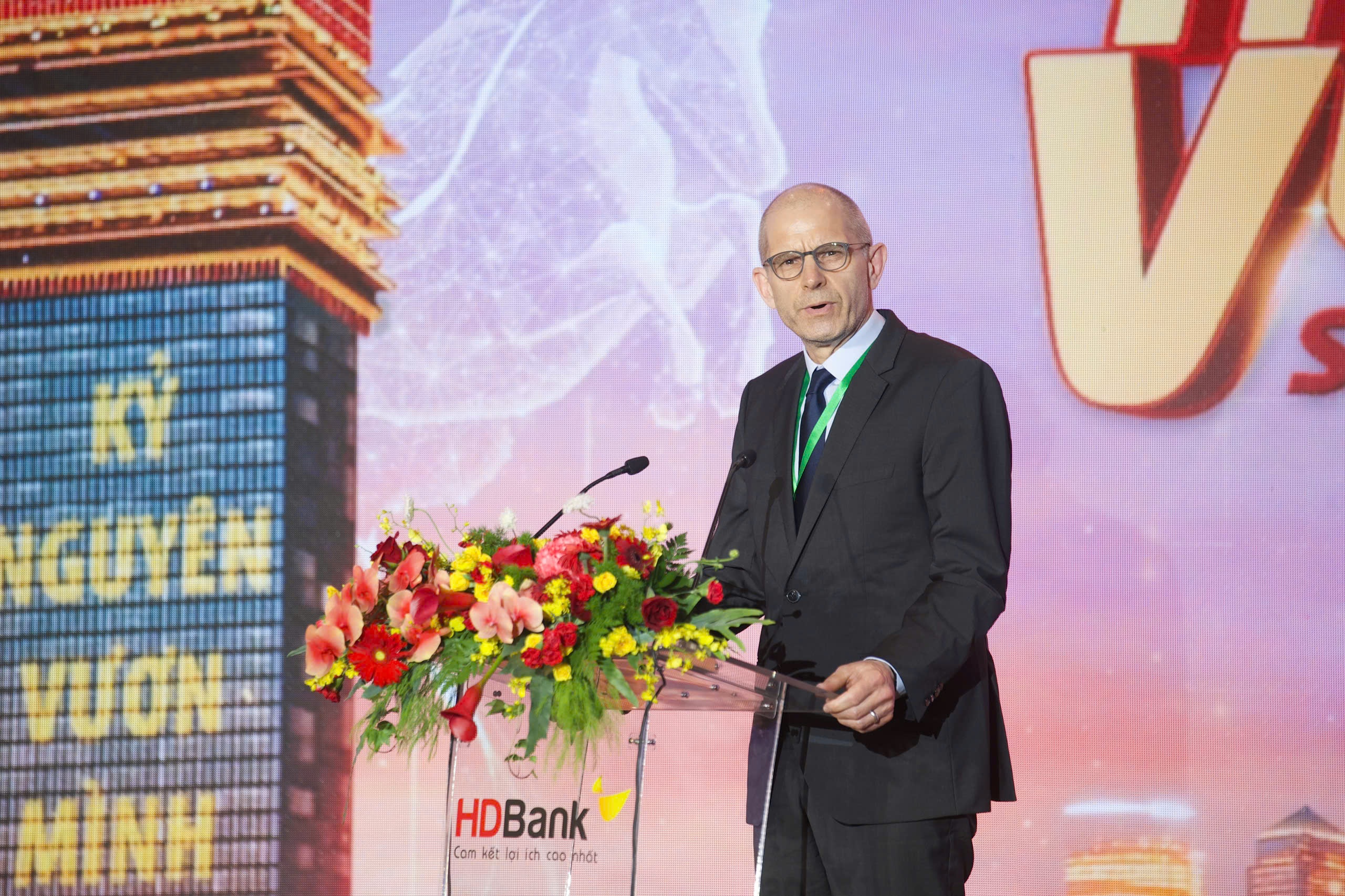 HDBank anh 10