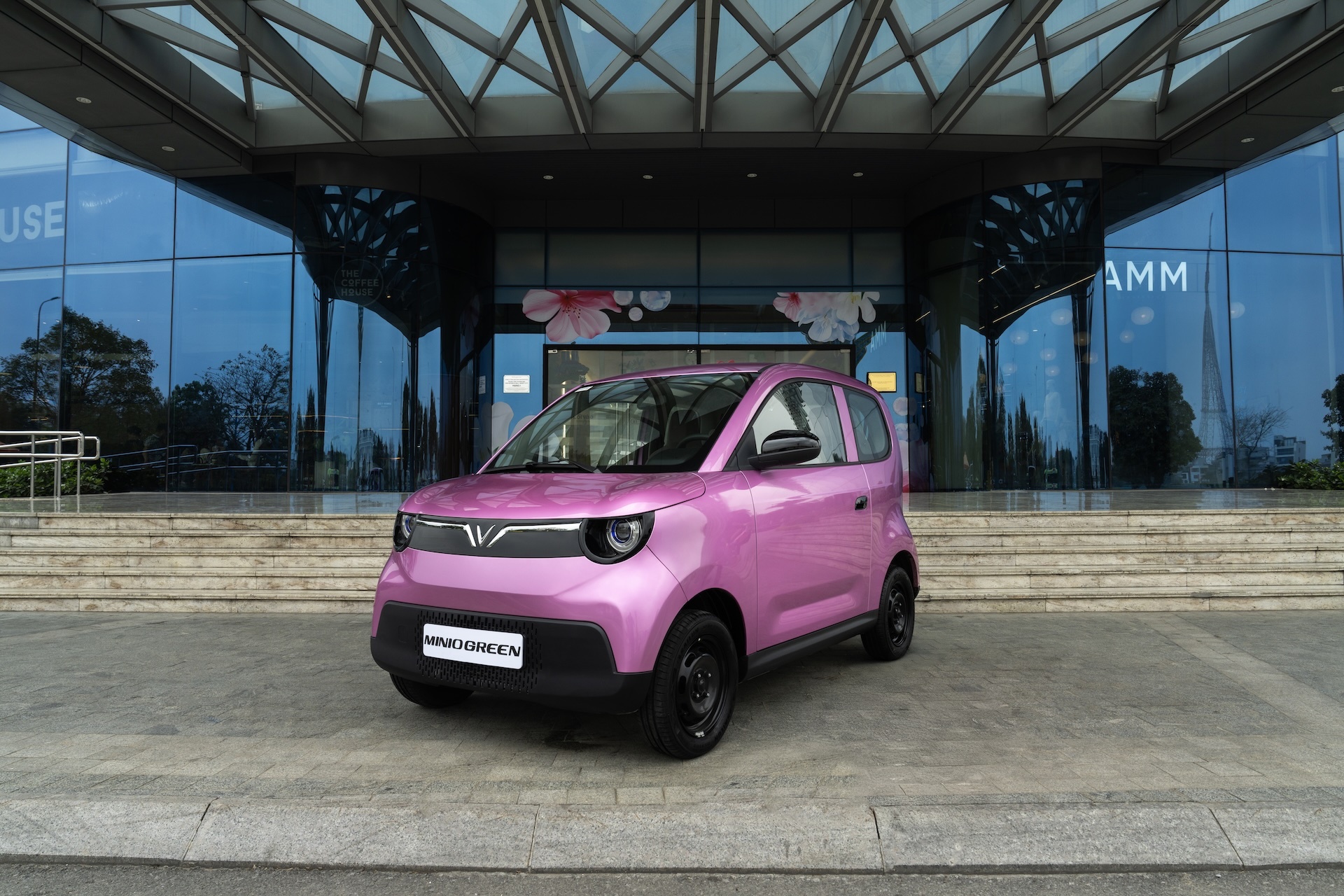 Khi nguoi dung do thi tinh chuyen roi xe may len Minio Green hinh anh