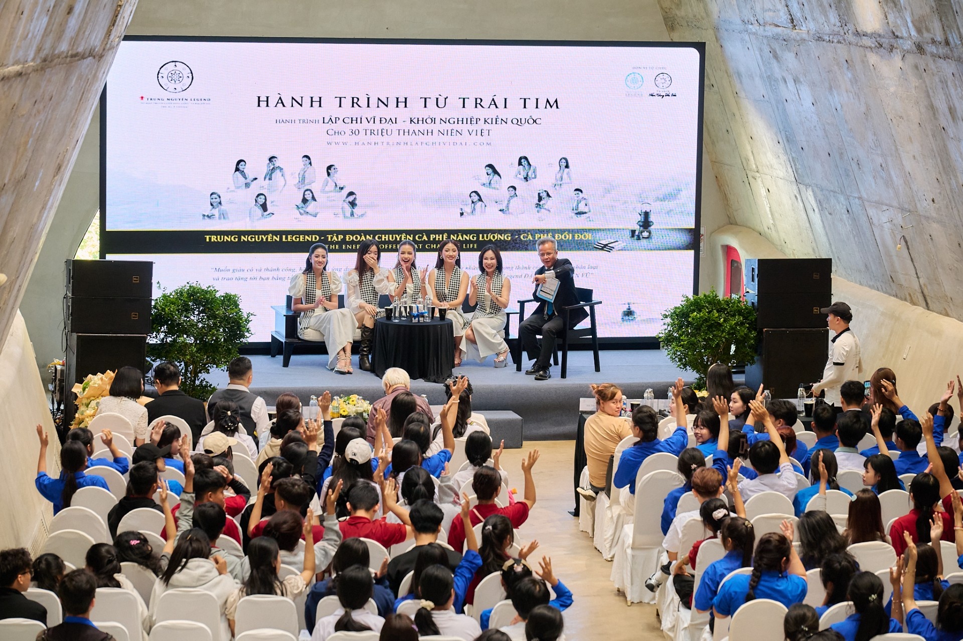 Hanh trinh Tu Trai Tim anh 9