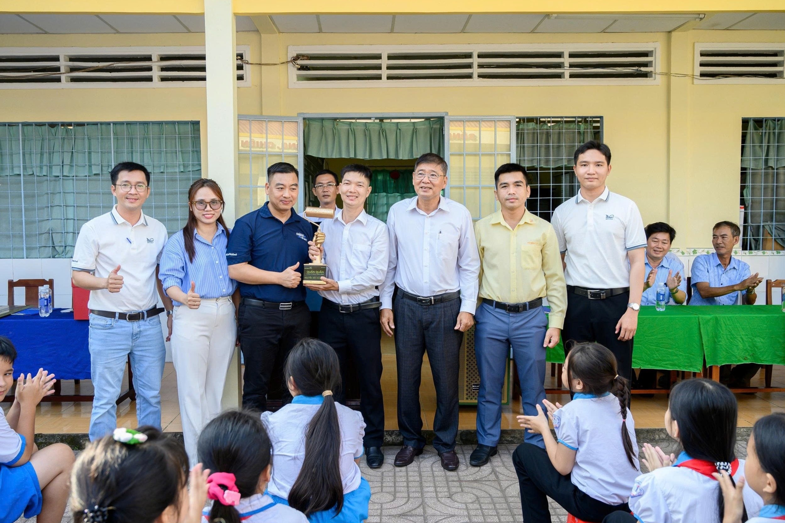 Maxilite - Rulo Vang: Khi tho son tro thanh dai su lan toa sac mau hinh anh