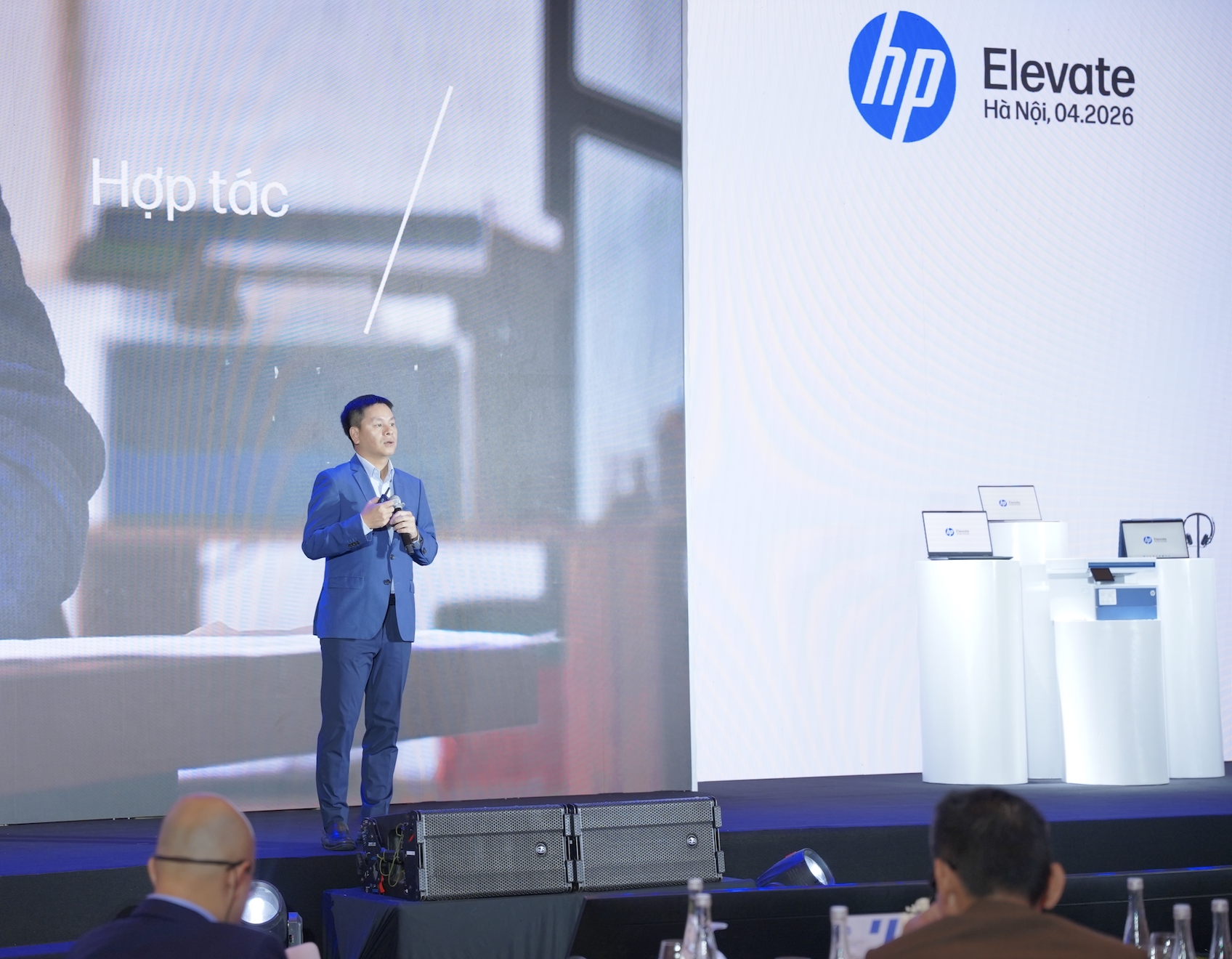 HP OmniBook X Flip anh 1