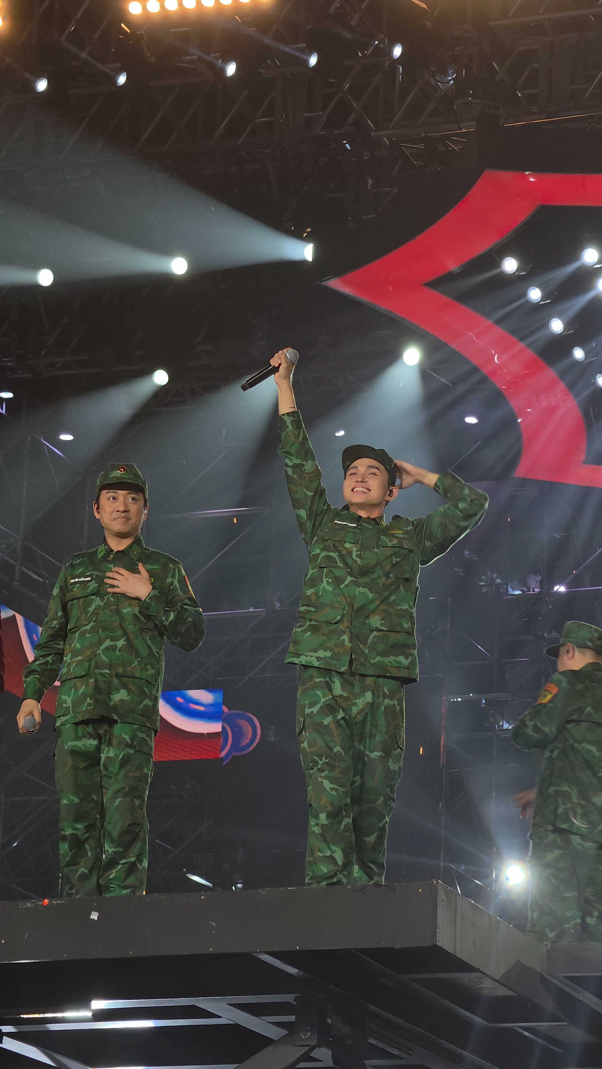 Gai Home concert anh 2