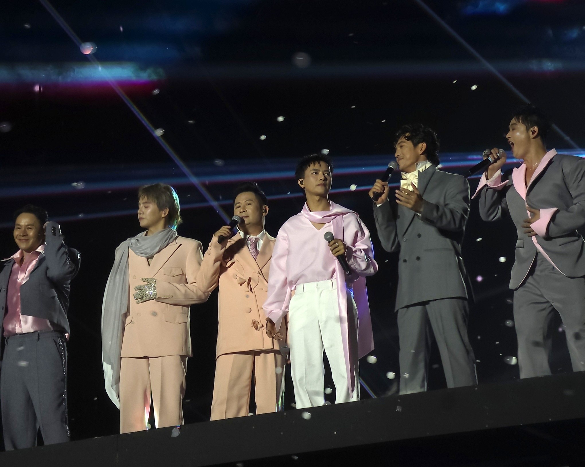 Gai Home concert anh 1