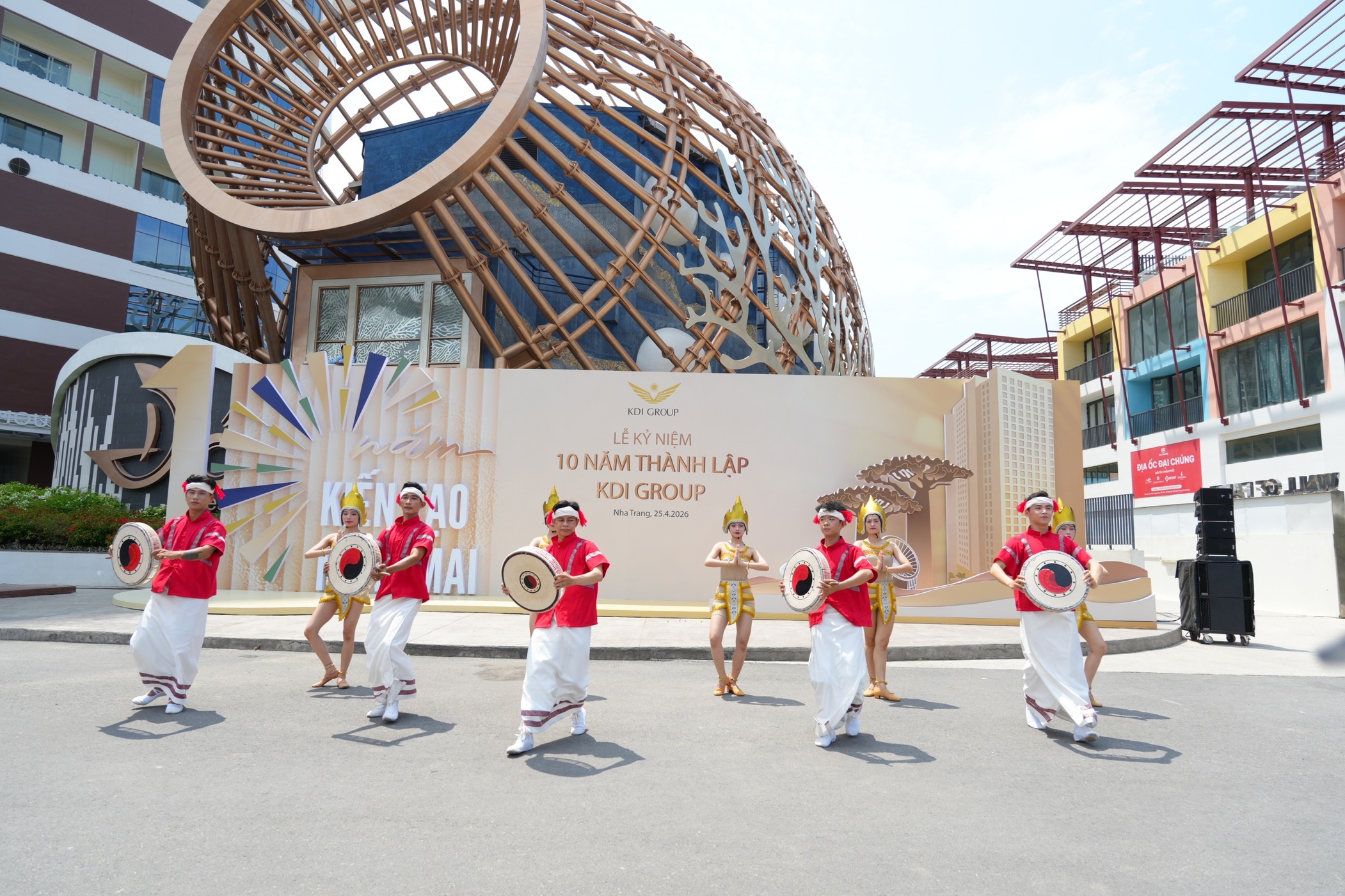 Vega City soi dong voi chuoi hoat dong trai nghiem dip cuoi thang 4 hinh anh