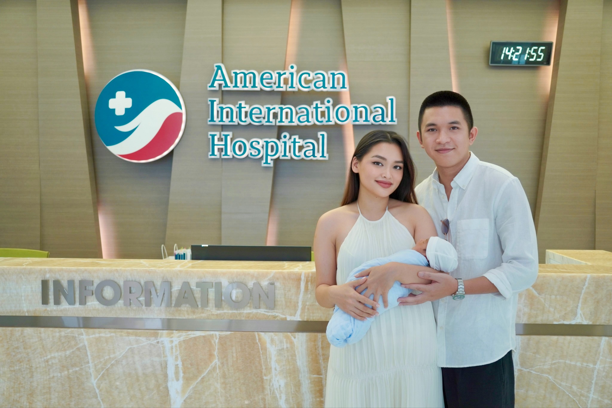 Vo chong TikToker Linda Ngo - Phong Dat chao don con trai dau long hinh anh