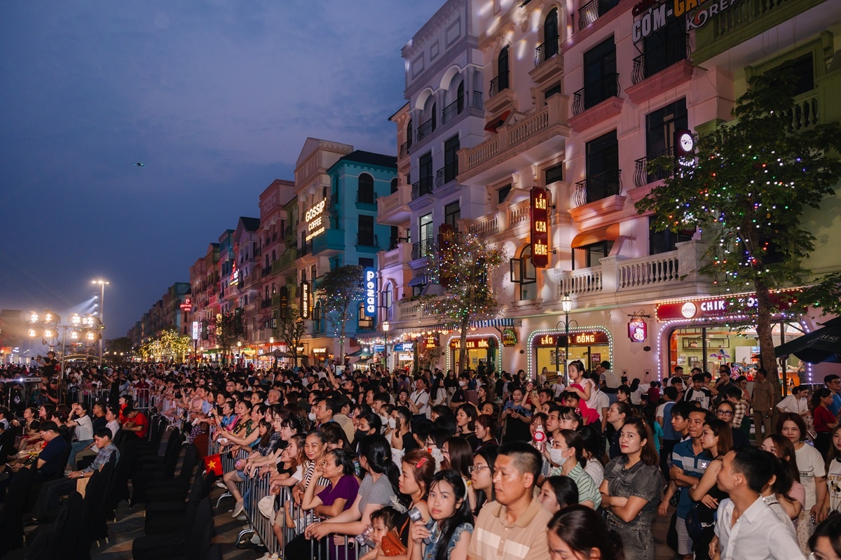 Cong thuc tao nen suc hut cua ‘thanh dia’ le hoi phia dong thu do hinh anh