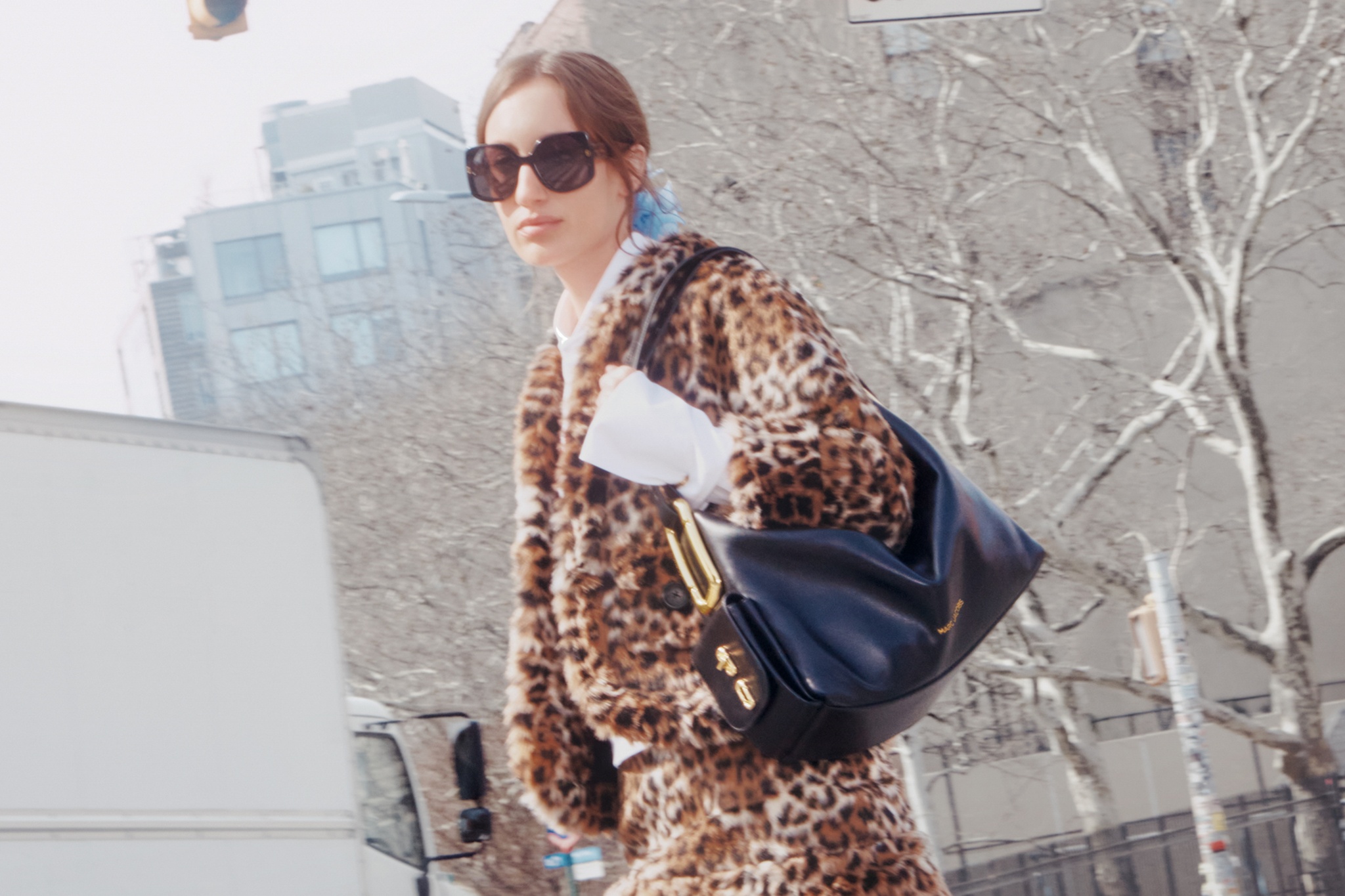 Marc Jacobs The Scene - chiec tui cua 'nhan vat chinh' hinh anh
