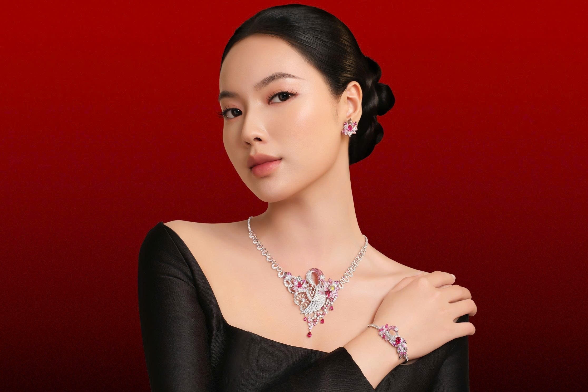 Ngoc Tham Jewelry ra mat bo suu tap Seu Lien Hoa hinh anh