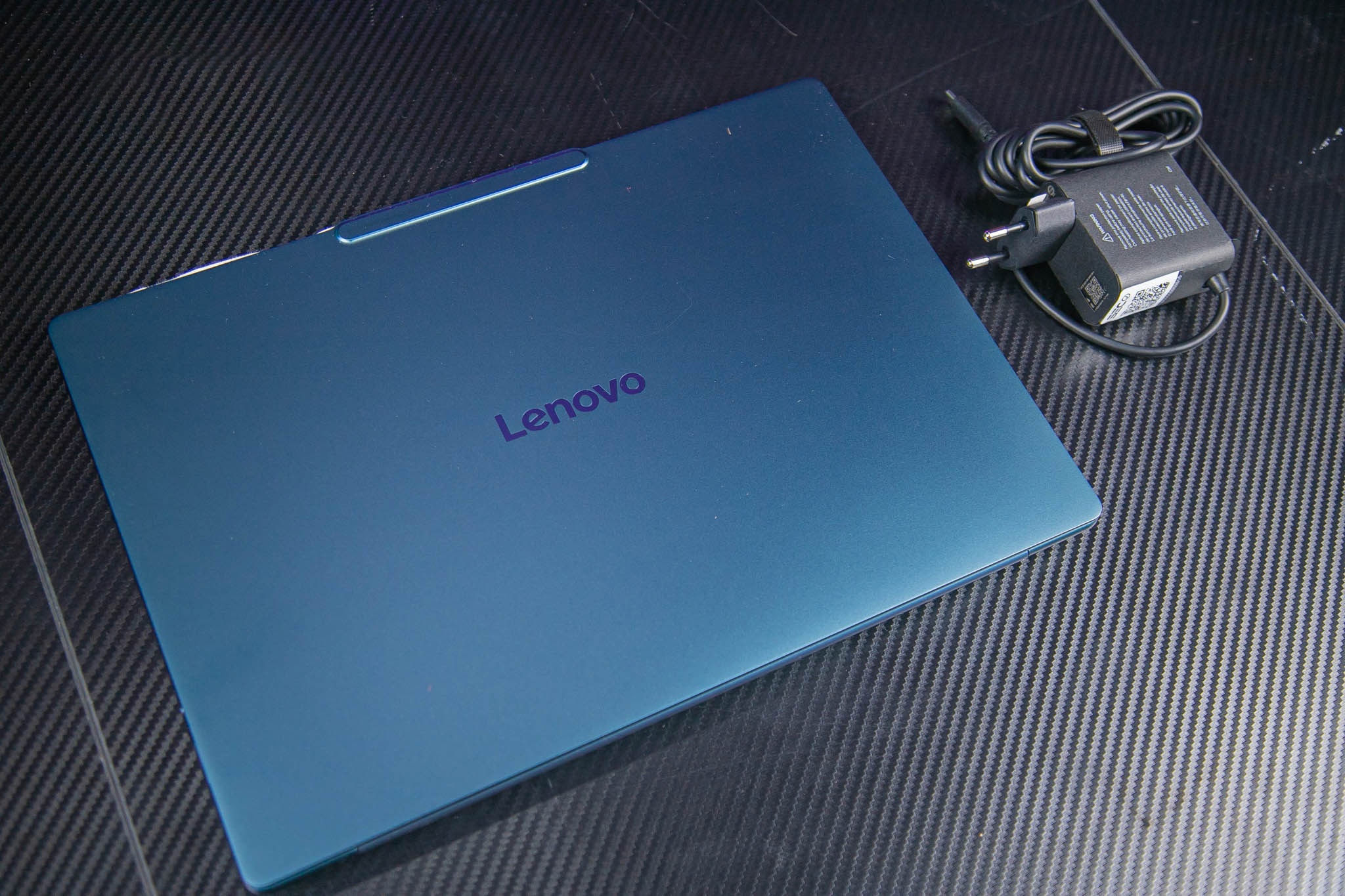 Yoga Slim 7 14AGP11 anh 3