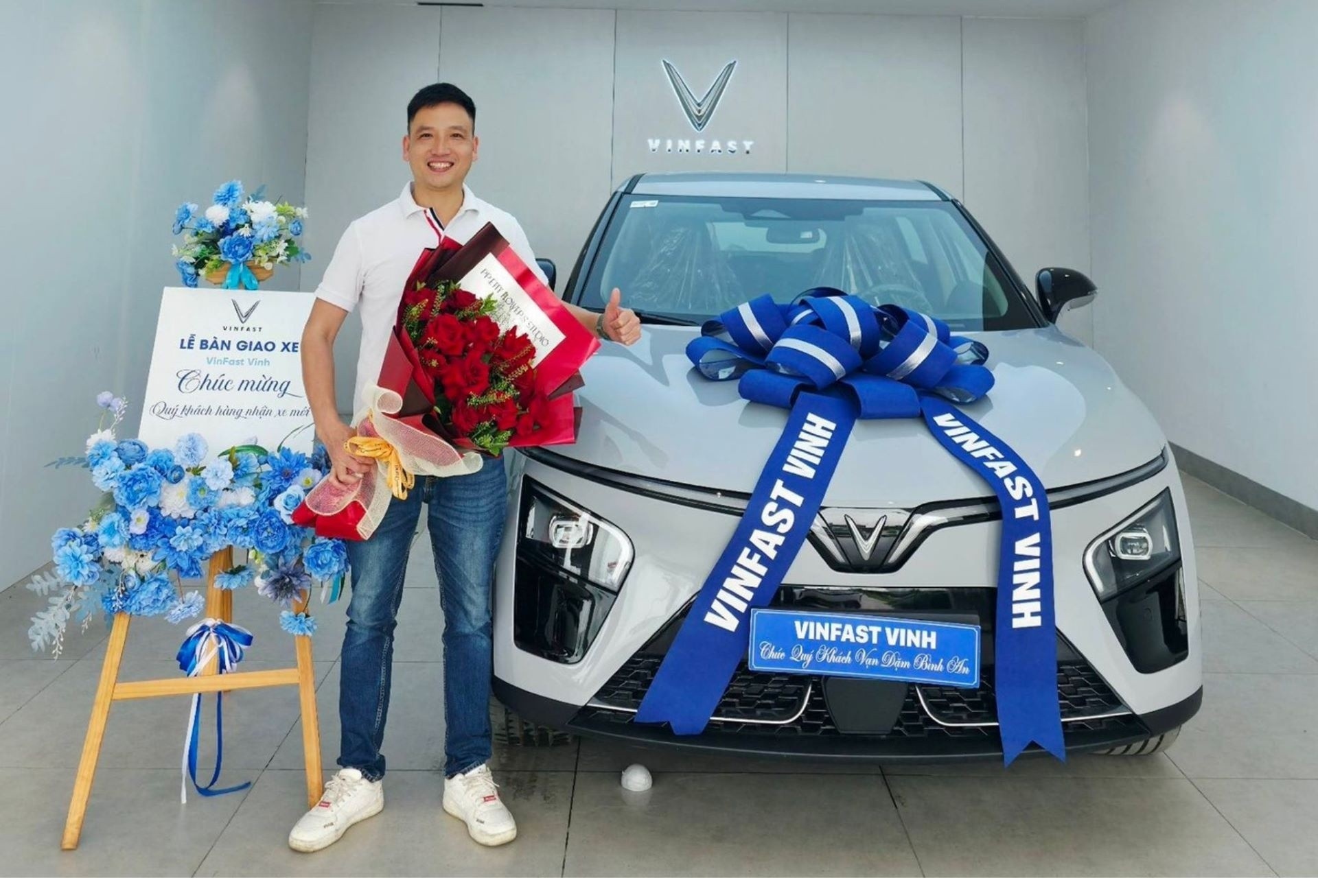 Ly do chu garage dich vu oto chon xe dien VinFast VF 7 hinh anh