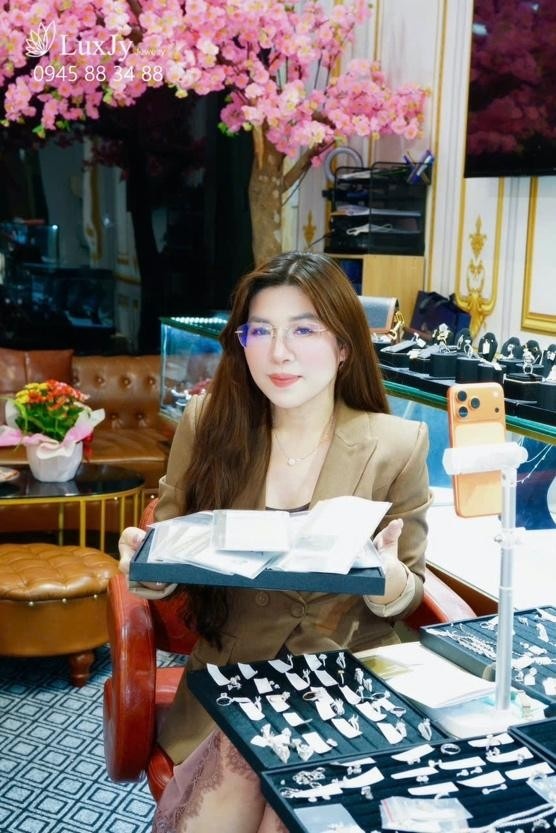 LuxJy Jewelry anh 2