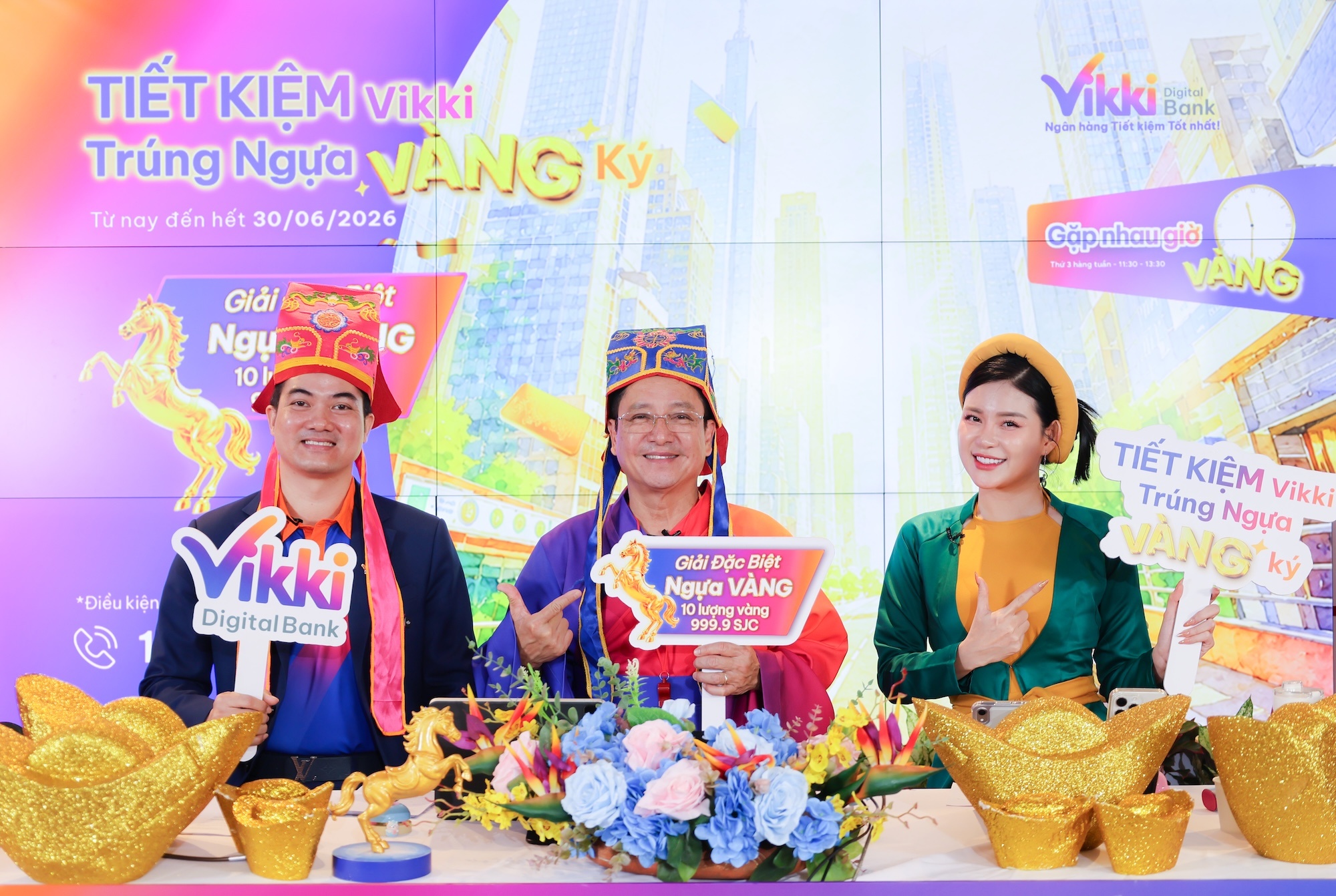 Soi dong cuoc dua san vang tai 'Tiet kiem Vikki, trung ngua vang ky' hinh anh