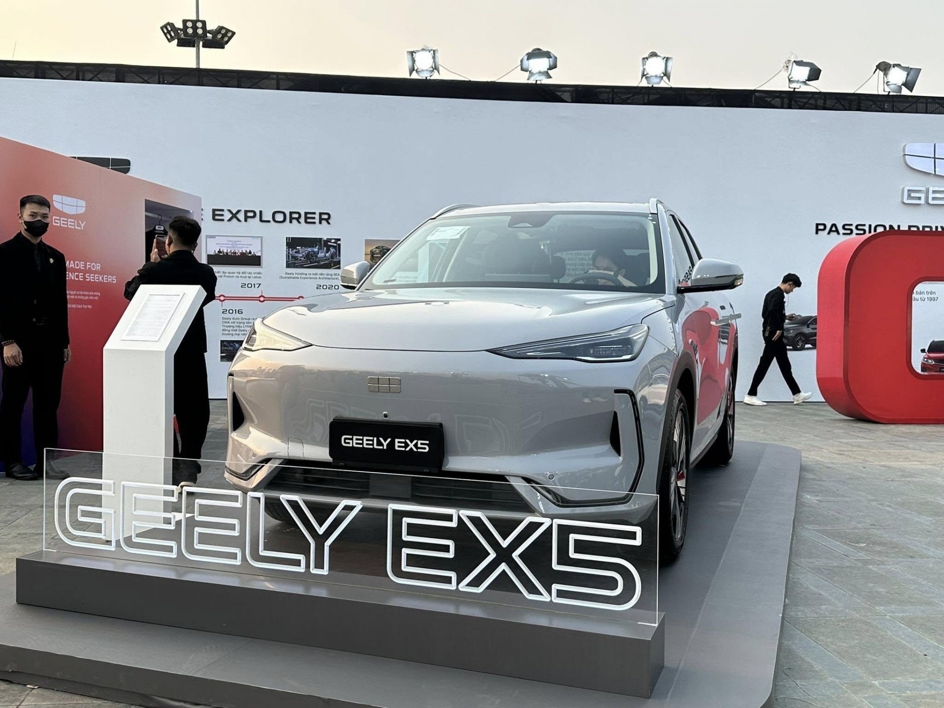 Geely EX5 anh 1
