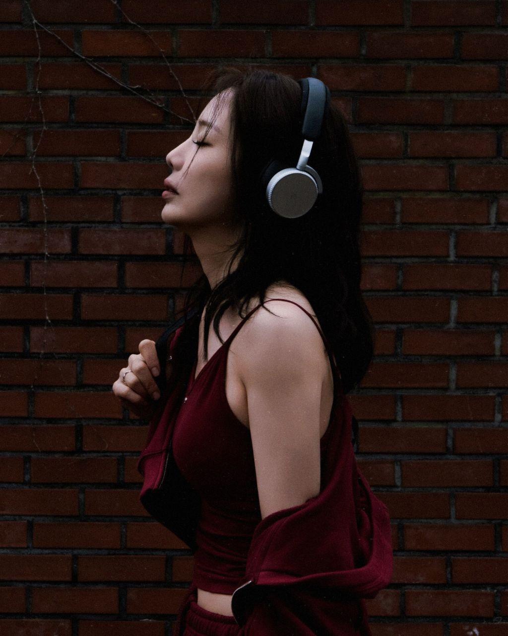 Beoplay H100 anh 12