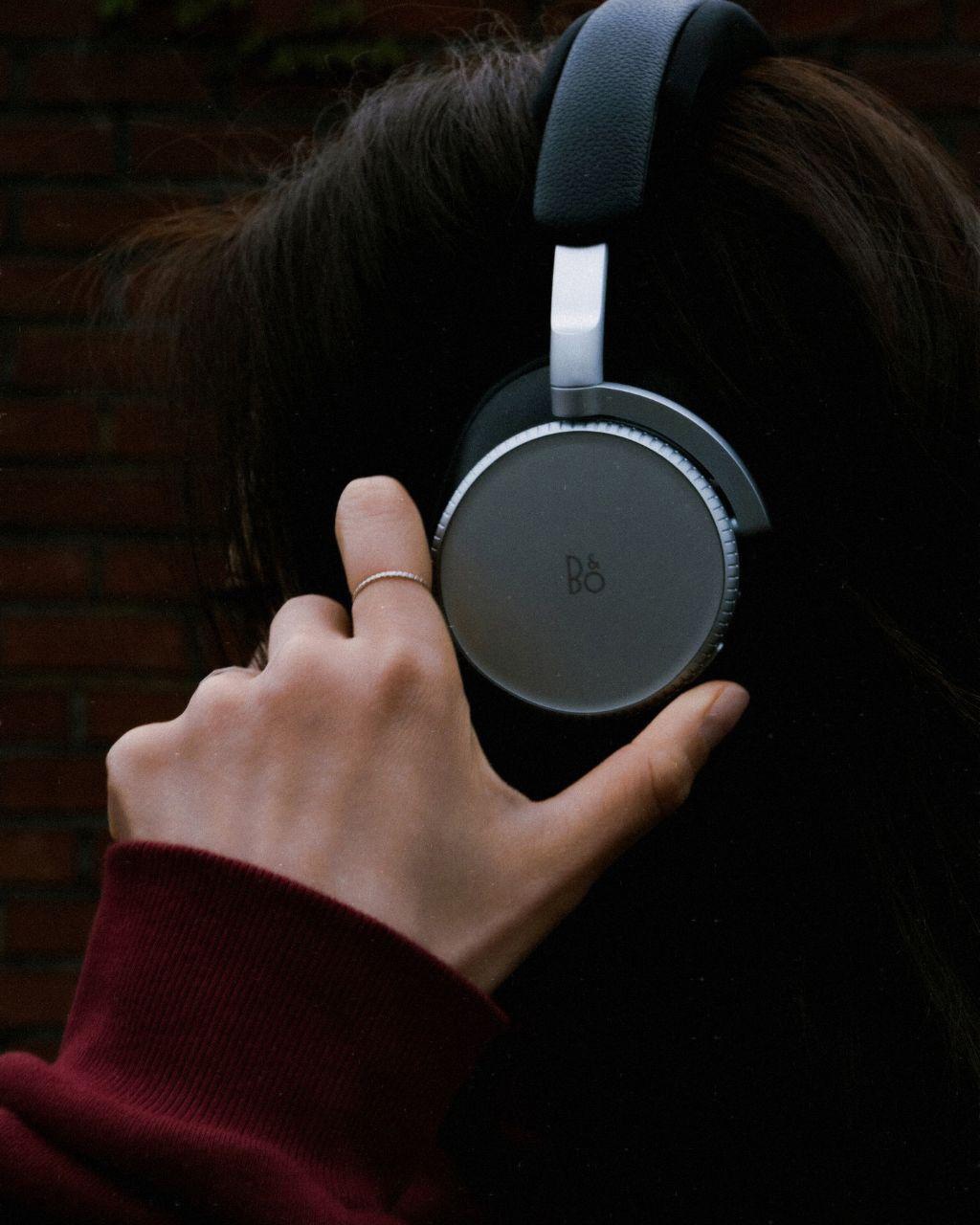Beoplay H100 anh 13