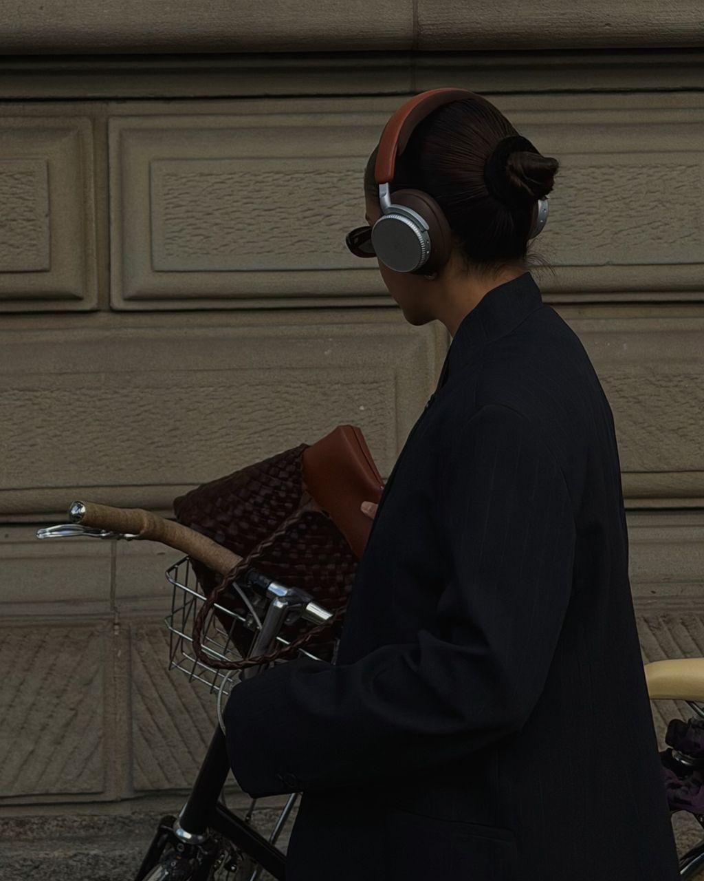 Beoplay H100 anh 3