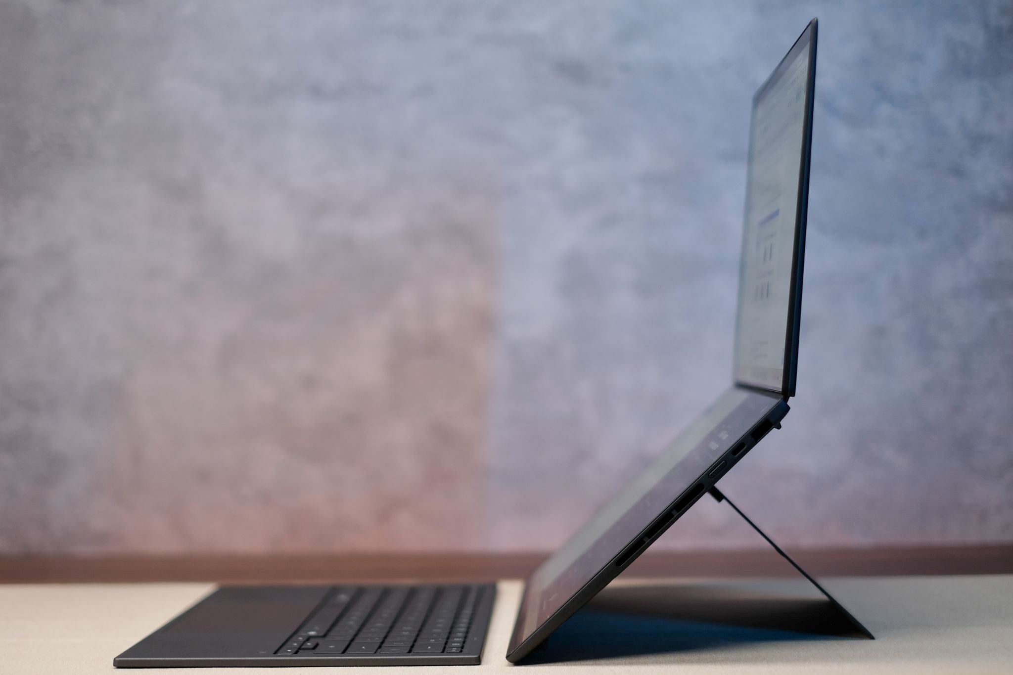 Zenbook Duo anh 1