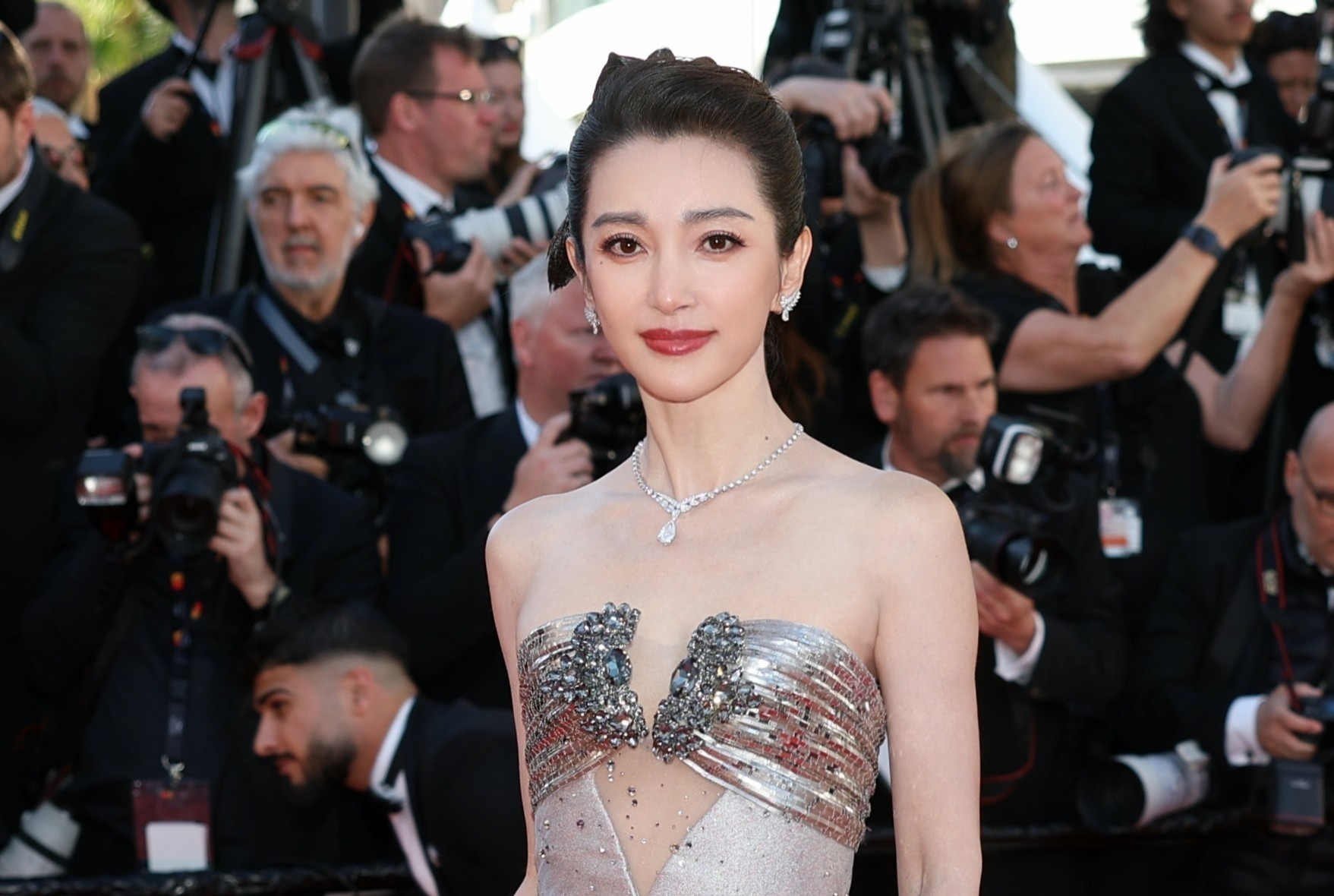 Ly Bang Bang va dan sao dien trang suc Chaumet tai LHP Cannes hinh anh