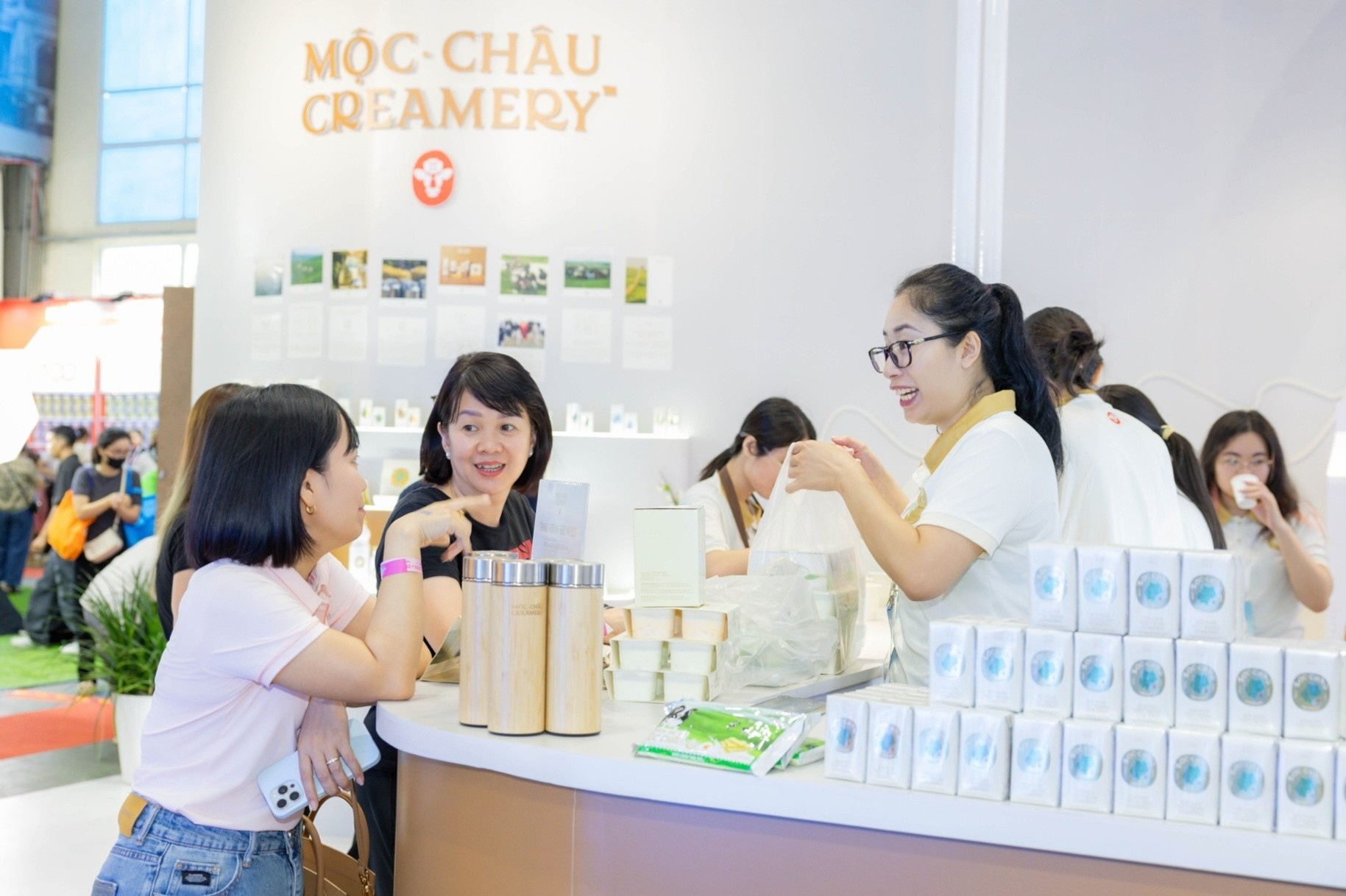 Gian hang Moc Chau Creamery: Khi di san gan 7 thap ky chuyen minh hinh anh