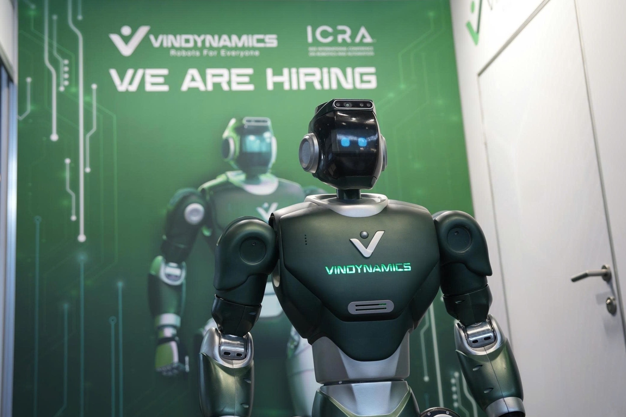 VinDynamics ra mat robot hinh nguoi tai su kien hang dau the gioi hinh anh