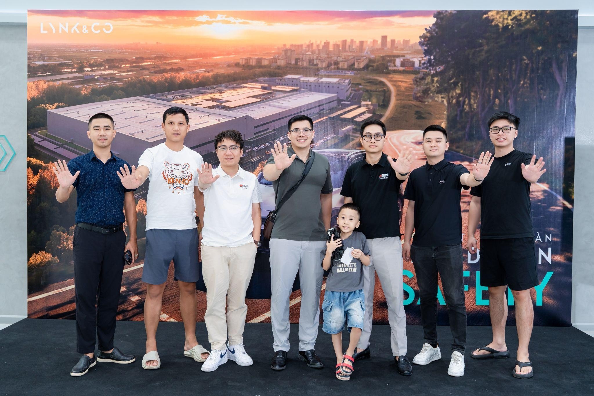 Nhung chu so huu Lynk & Co dinh nghia lai su an tam trong ky nguyen so hinh anh