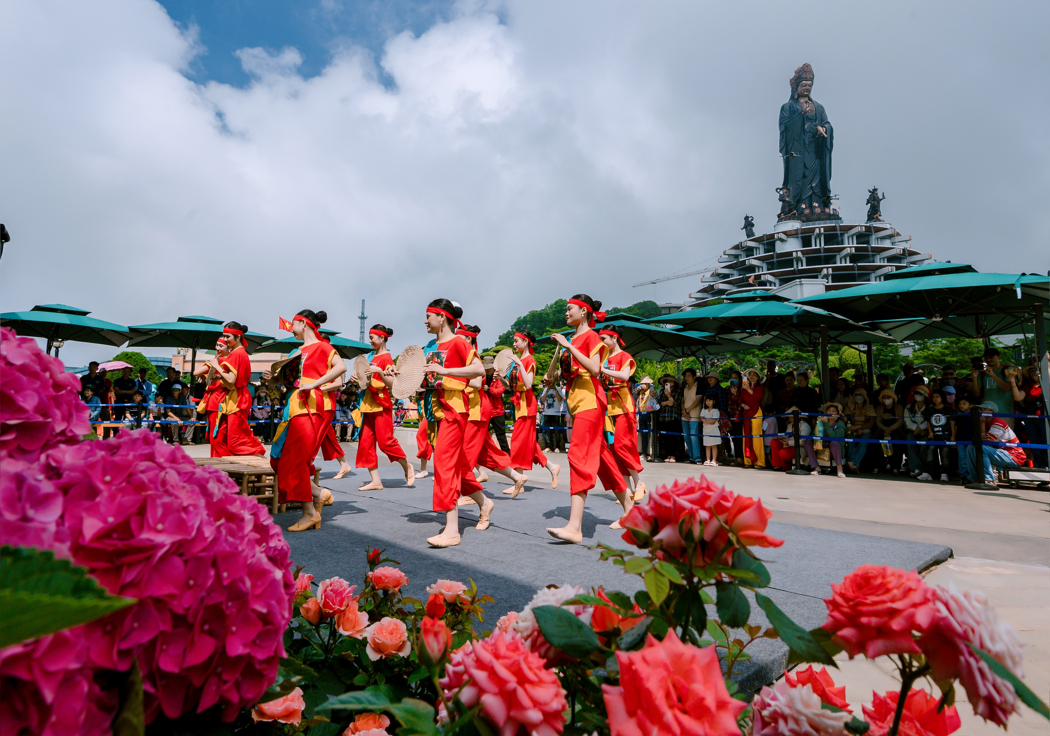 Le hoi nghe nhan tao hinh trai cay lan dau xuat hien tai nui Ba Den hinh anh