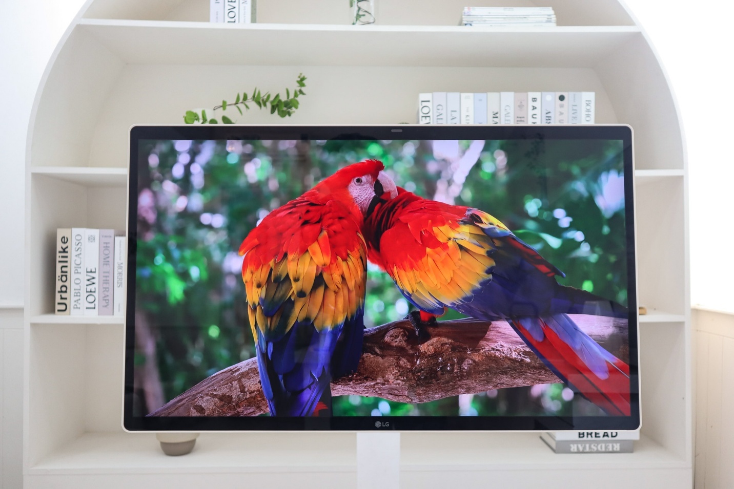 LG Smart Monitor Swing - man hinh sang tao gan ket gia dinh tre hinh anh