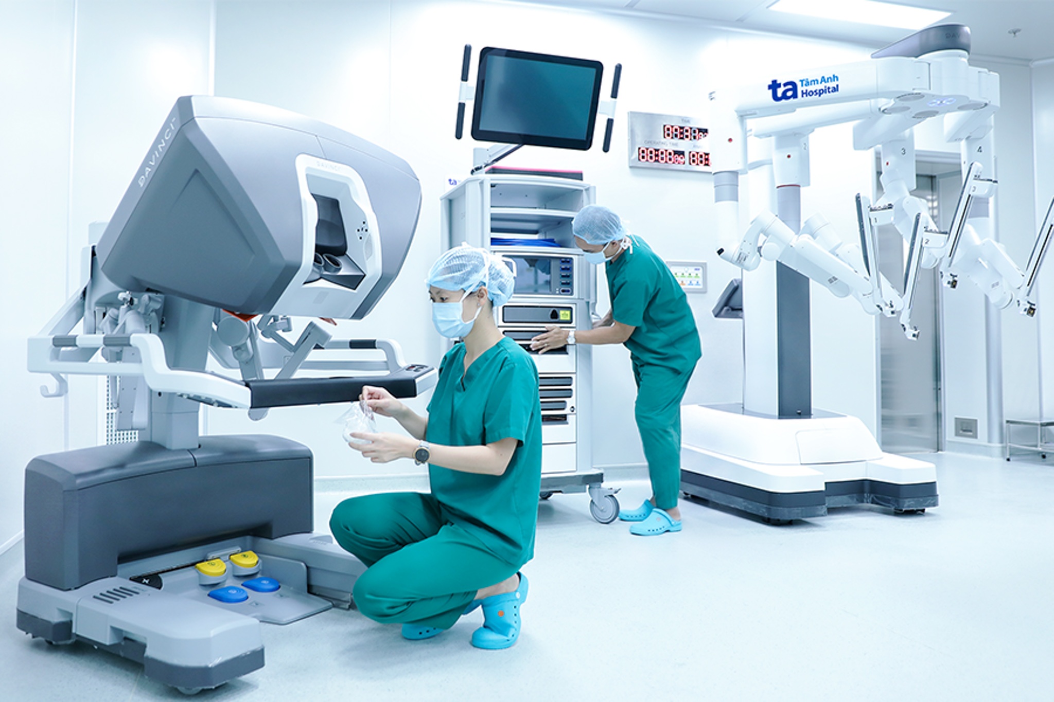 Robot Da Vinci Xi anh 1