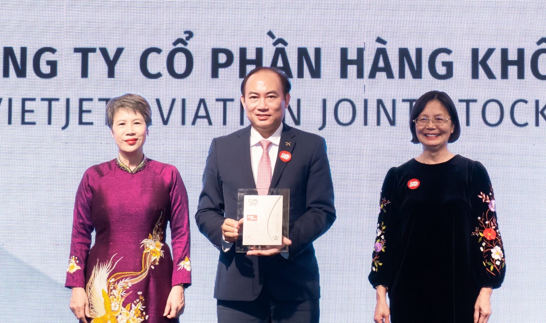 Vietjet duoc vinh danh trong top 50 doanh nghiep phat trien ben vung hinh anh