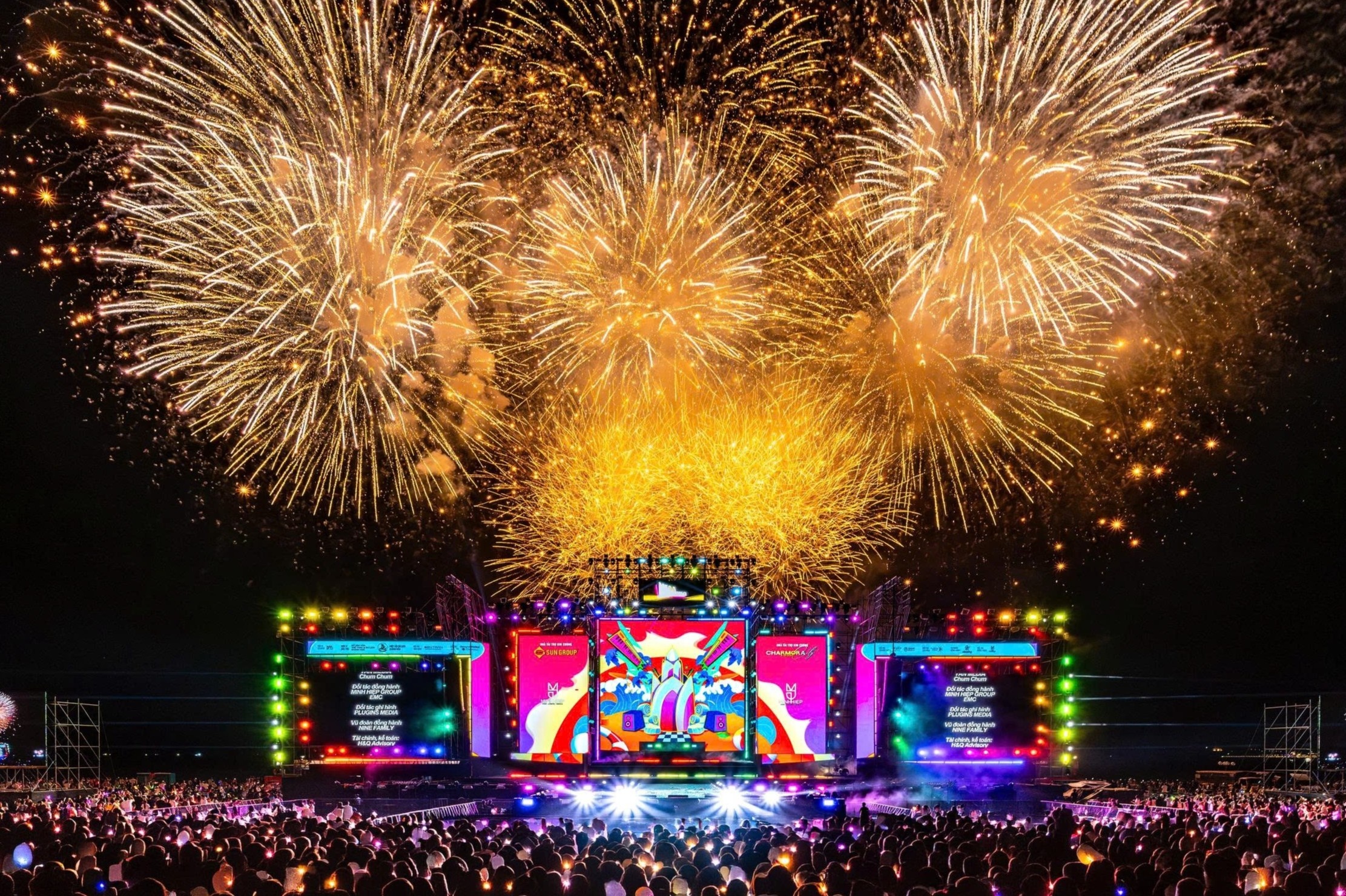 Dan sao khuay dong dem he Nha Trang o 'Mega Booming - Charmora City' hinh anh